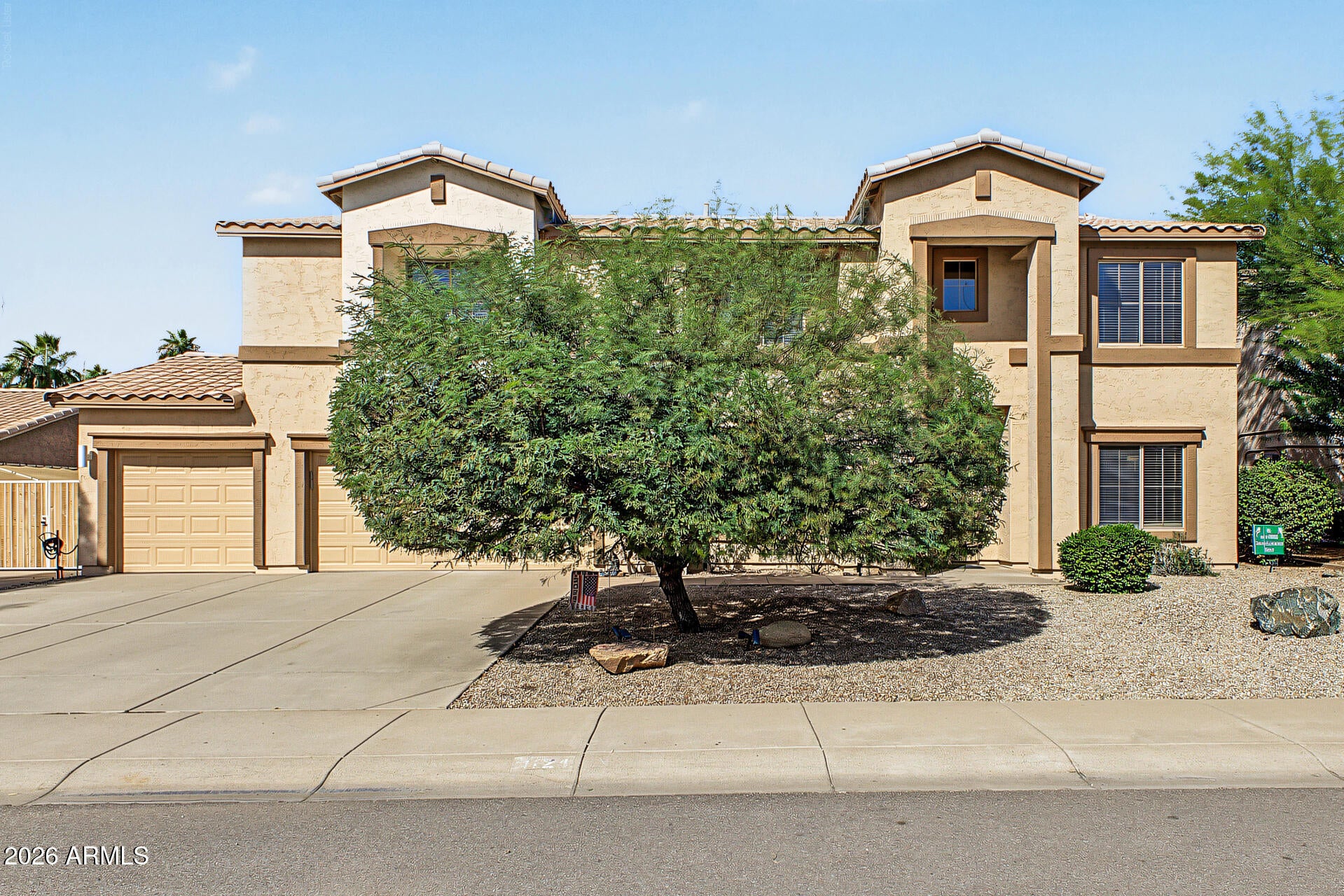1124 E San Carlos Way