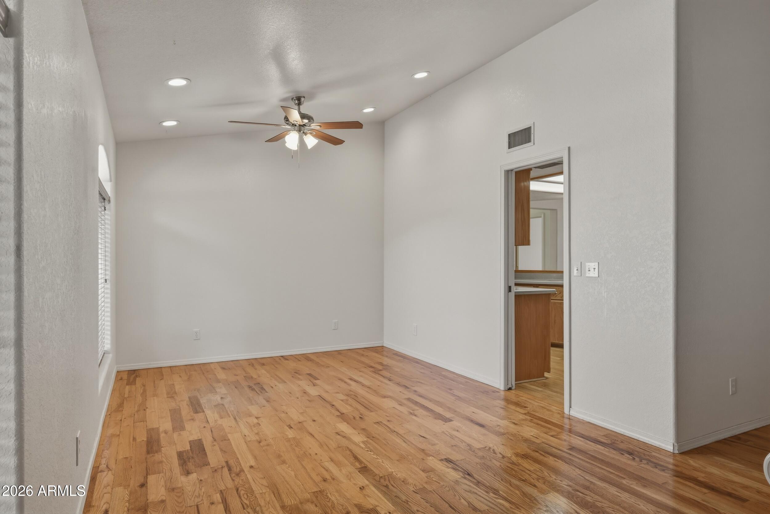 416 E CONTINENTAL Drive
