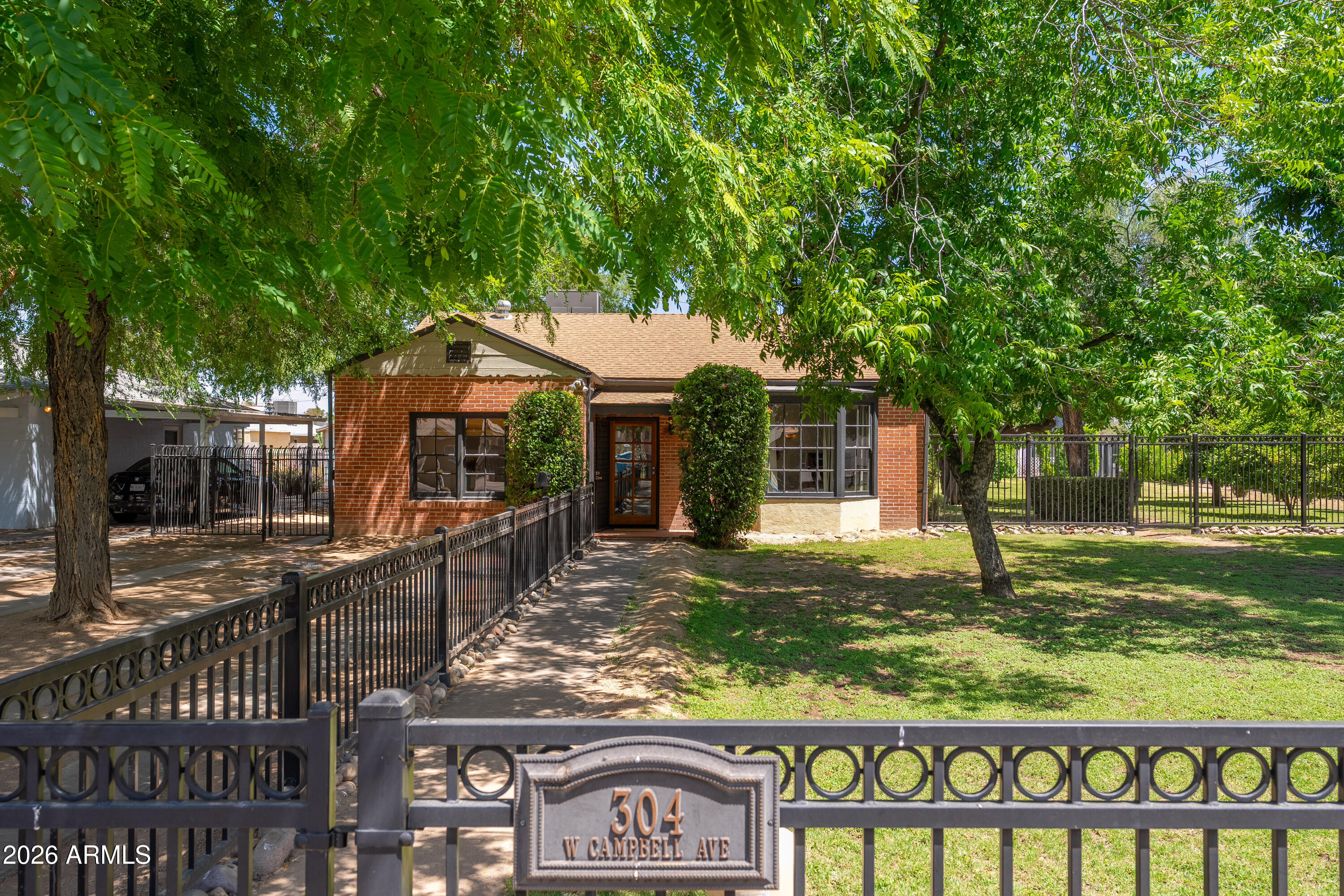 304 W CAMPBELL Avenue