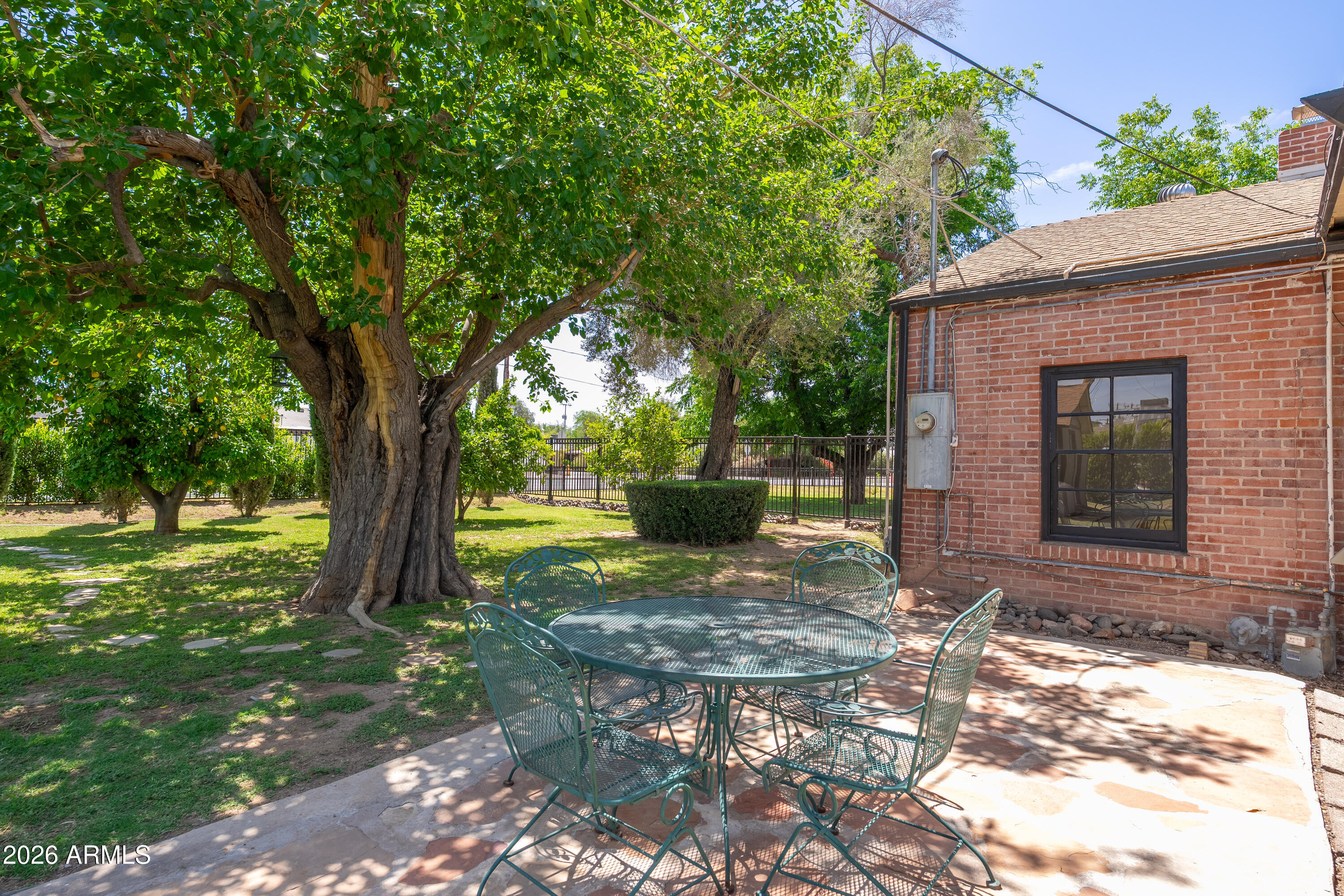 304 W CAMPBELL Avenue