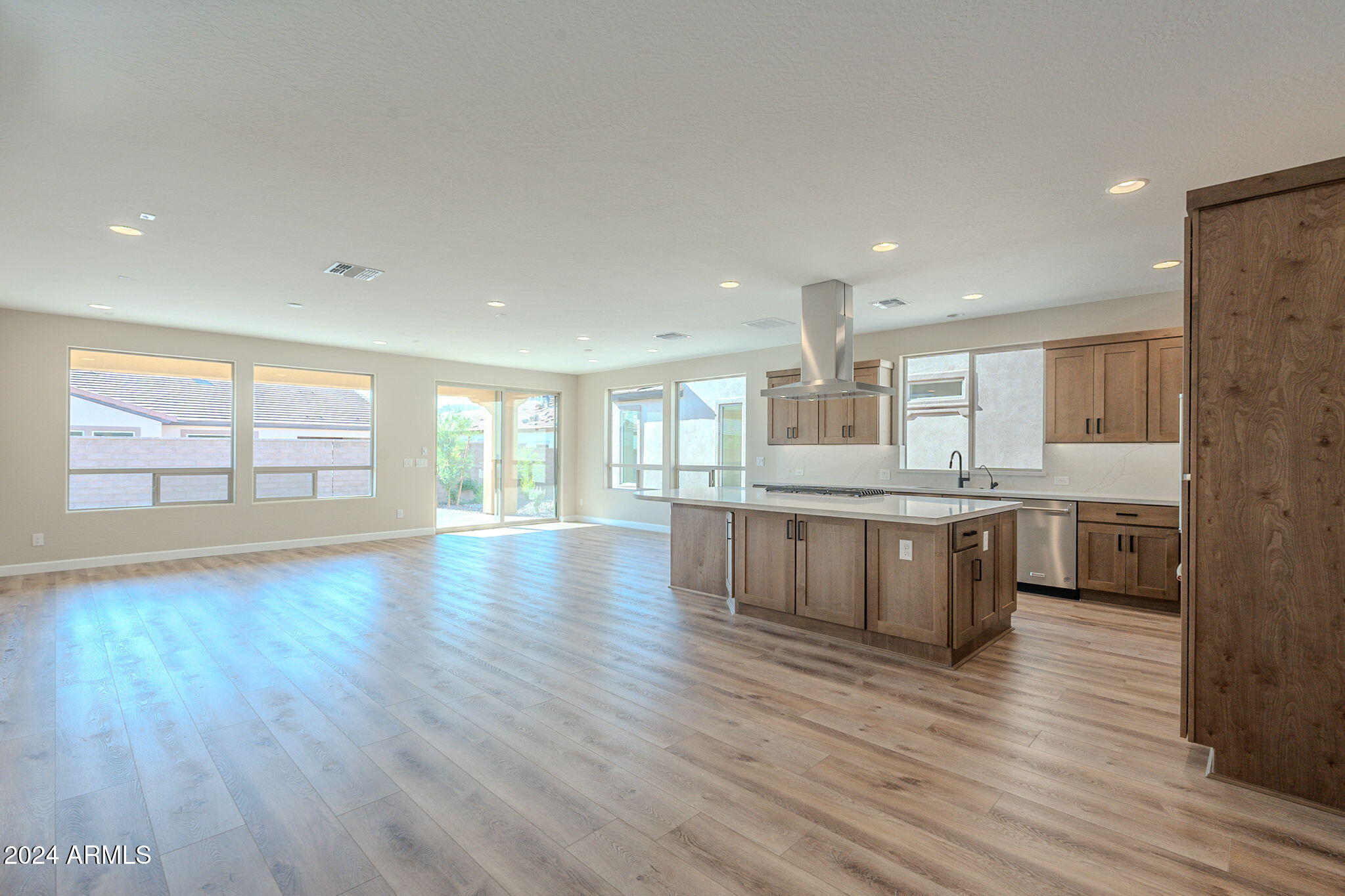 389 E BRACCIANO Avenue