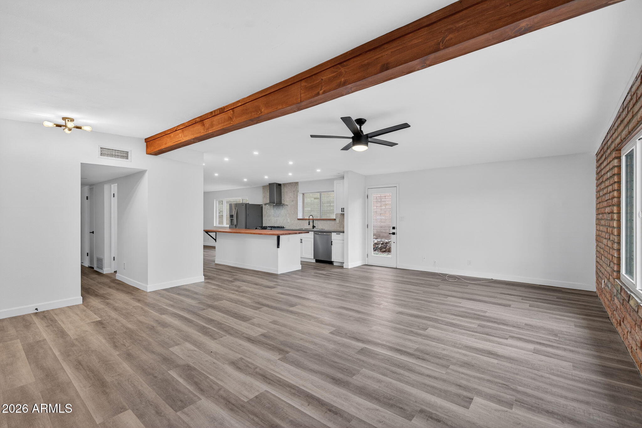 1527 W Windrose Drive