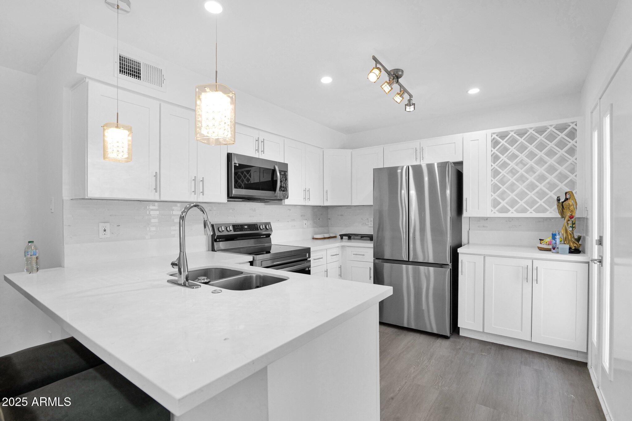 1302 W BECKER Lane