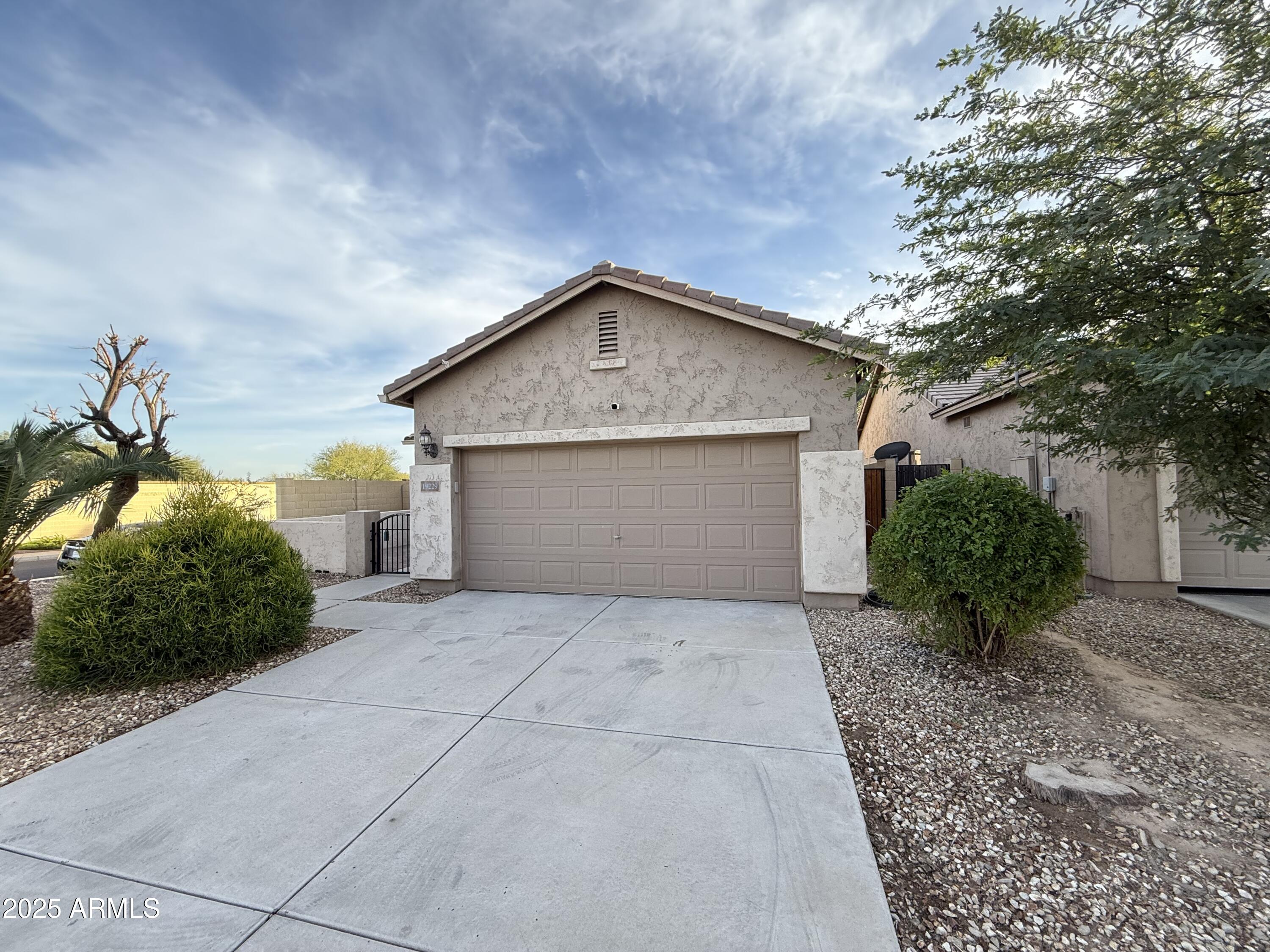 19229 W ADAMS Street