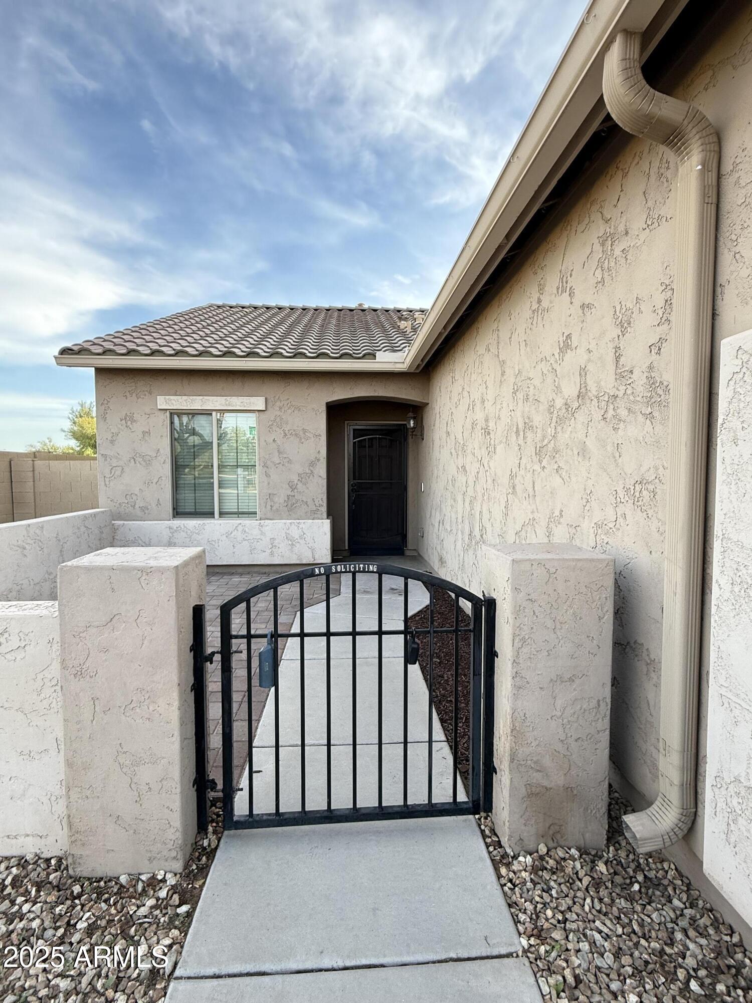 19229 W ADAMS Street