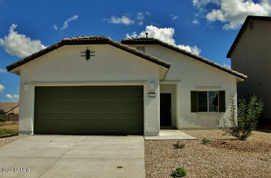 This brand new 3BR/2BA/2CG, 1423 sq. ft. rental in Holiday in Sierra Vista, AZ is minutes from Ft. Huachuca, shopping, schools and Canyon Vista Medical Center. The open floor plan includes a great room, modern kitchen w/ S/S appliances, central A/C and washer and dryer. The yards are landscaped and easy maintenance. The clubhouse, community pool and spa are just steps away.