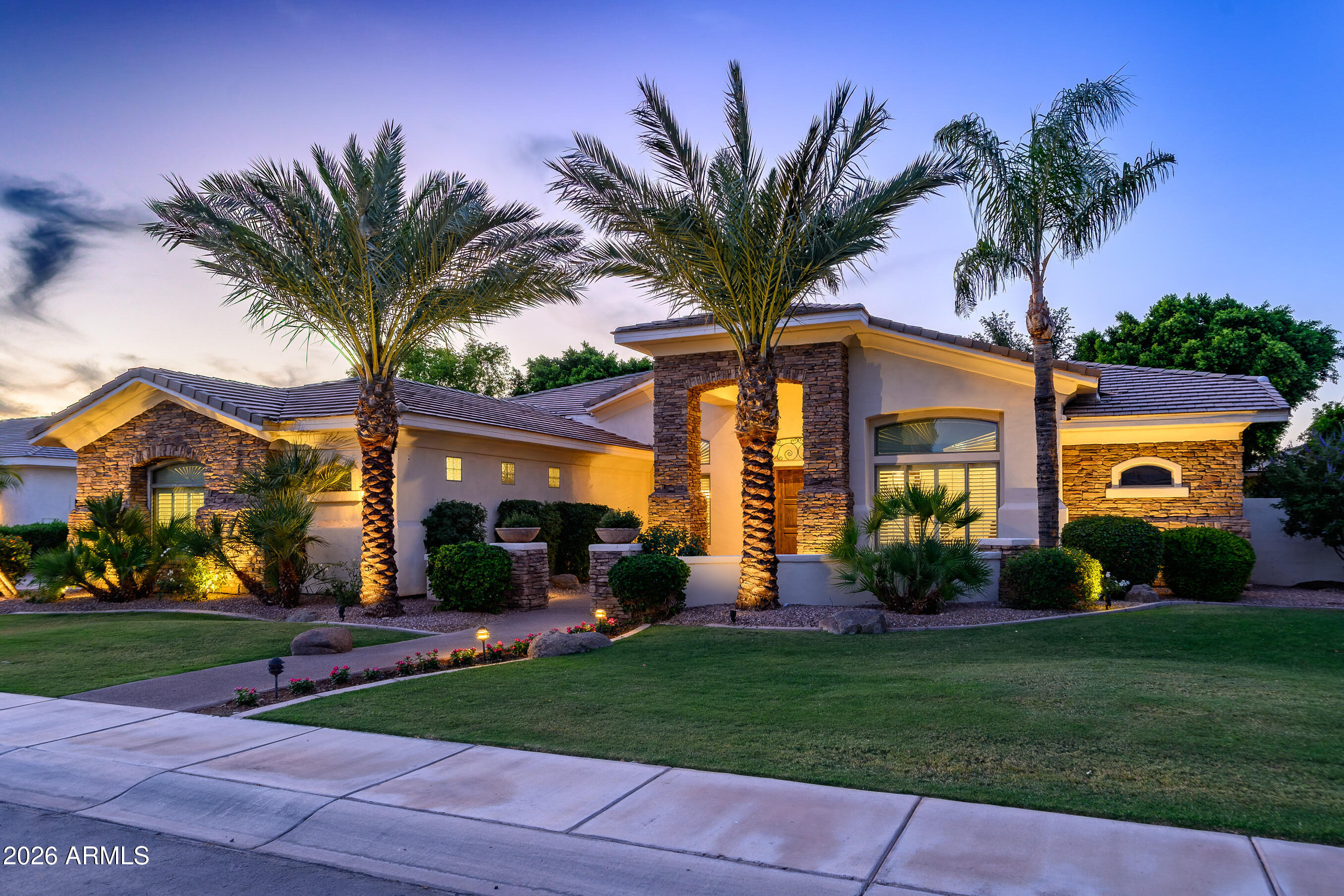 1670 W GRAND CANYON Drive
