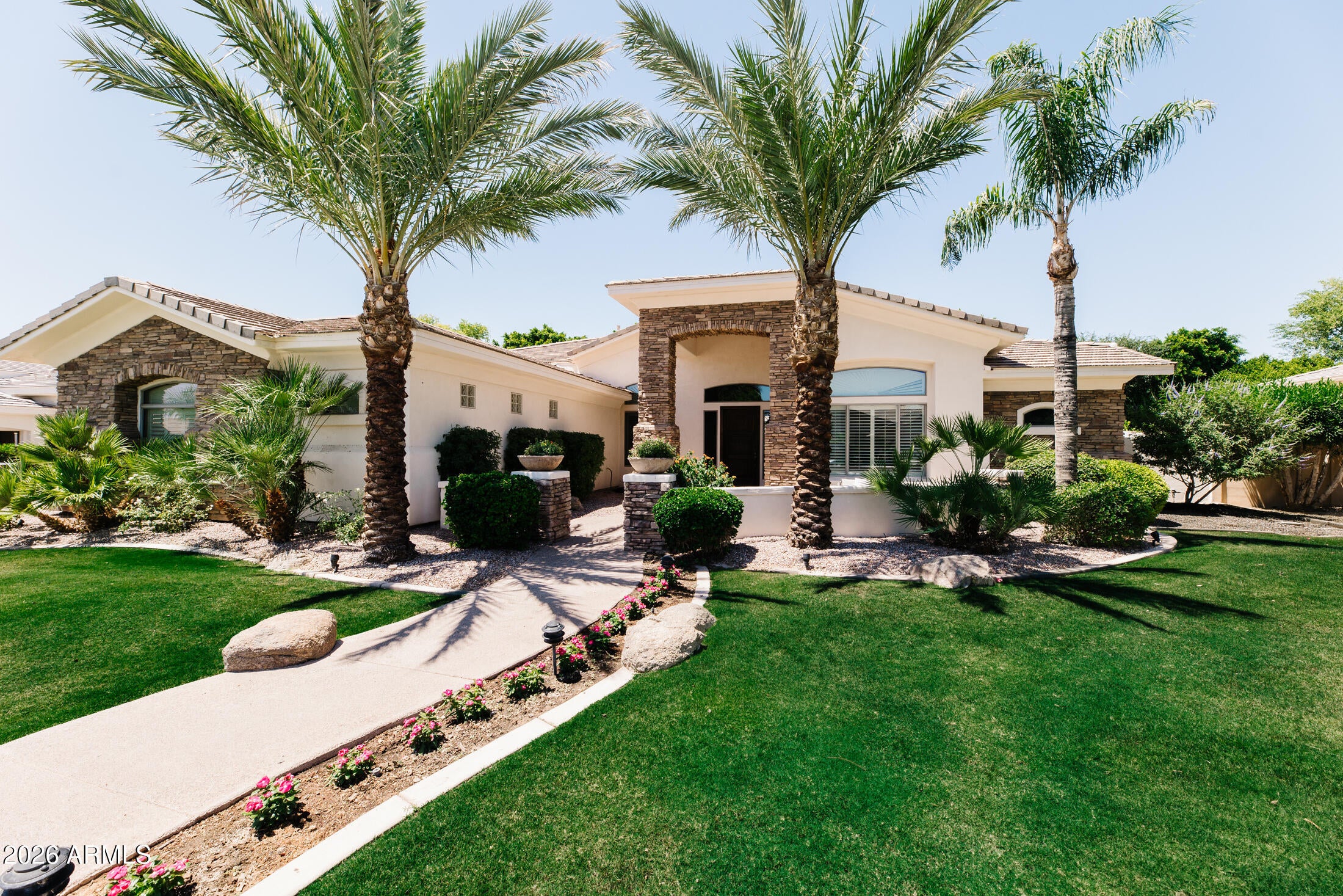 1670 W GRAND CANYON Drive