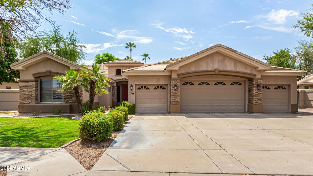 Photo of 7854 S Dateland Drive, Tempe, AZ 85284 (MLS # 6910711)