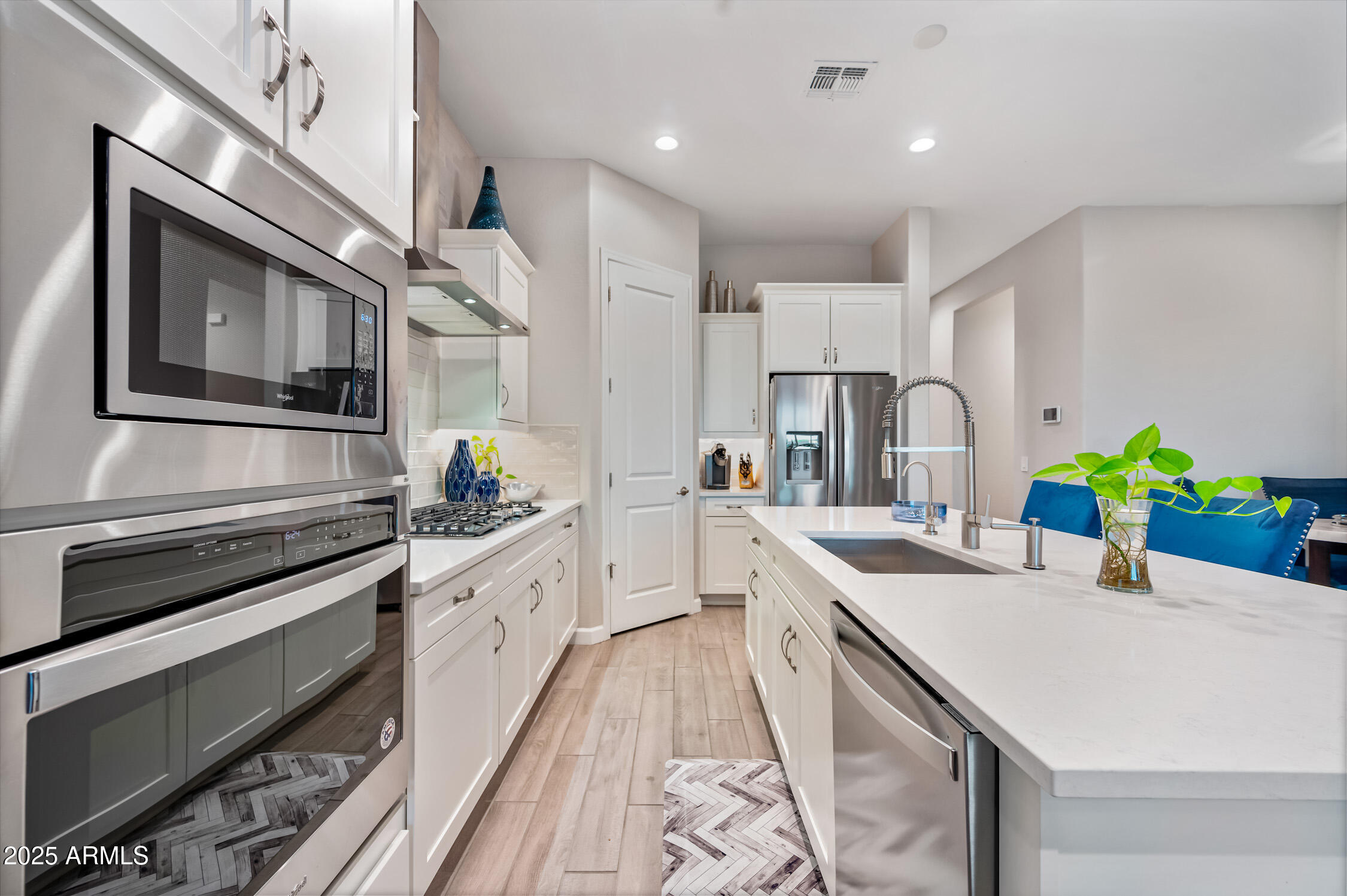 2324 E SAGUARO PARK Lane