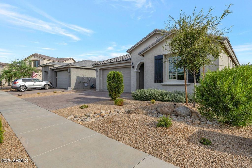 Photo of 1929 W Burnside Trail, Phoenix, AZ 85085 (MLS # 7022626)
