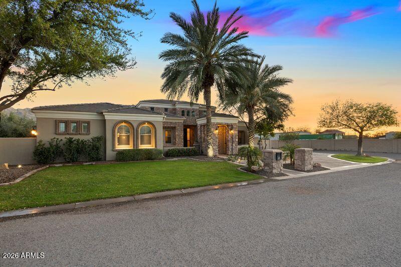 3309 E SUNNYDALE Drive