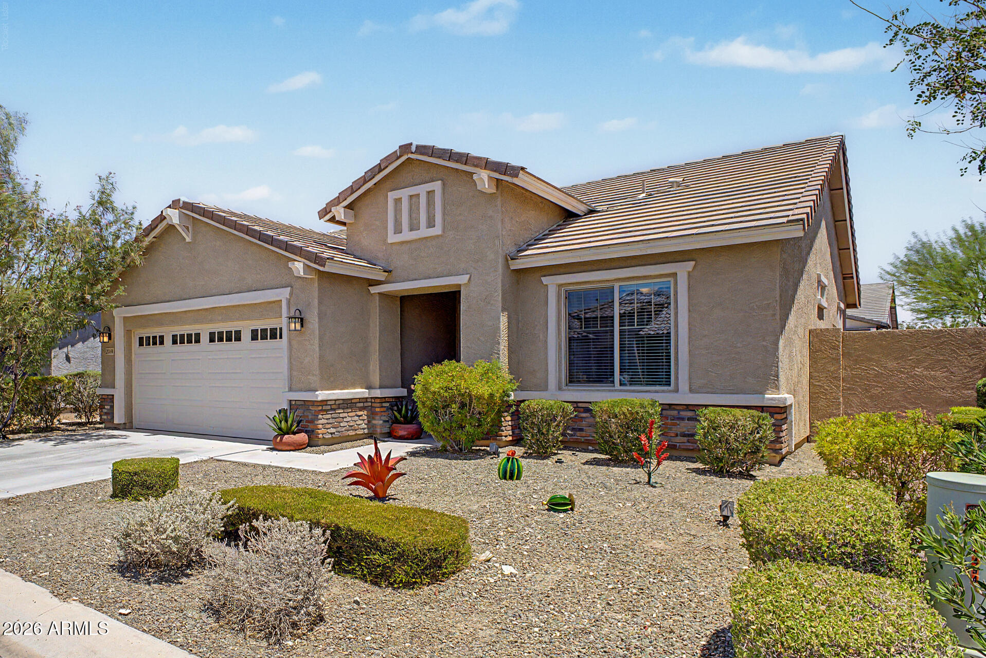 20494 W MINNEZONA Avenue