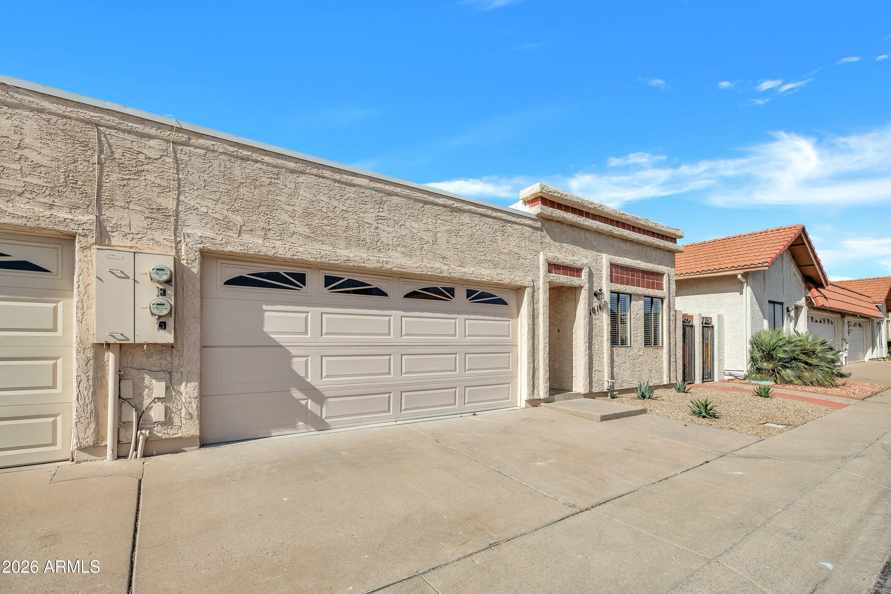 1016 E CHARLESTON Avenue