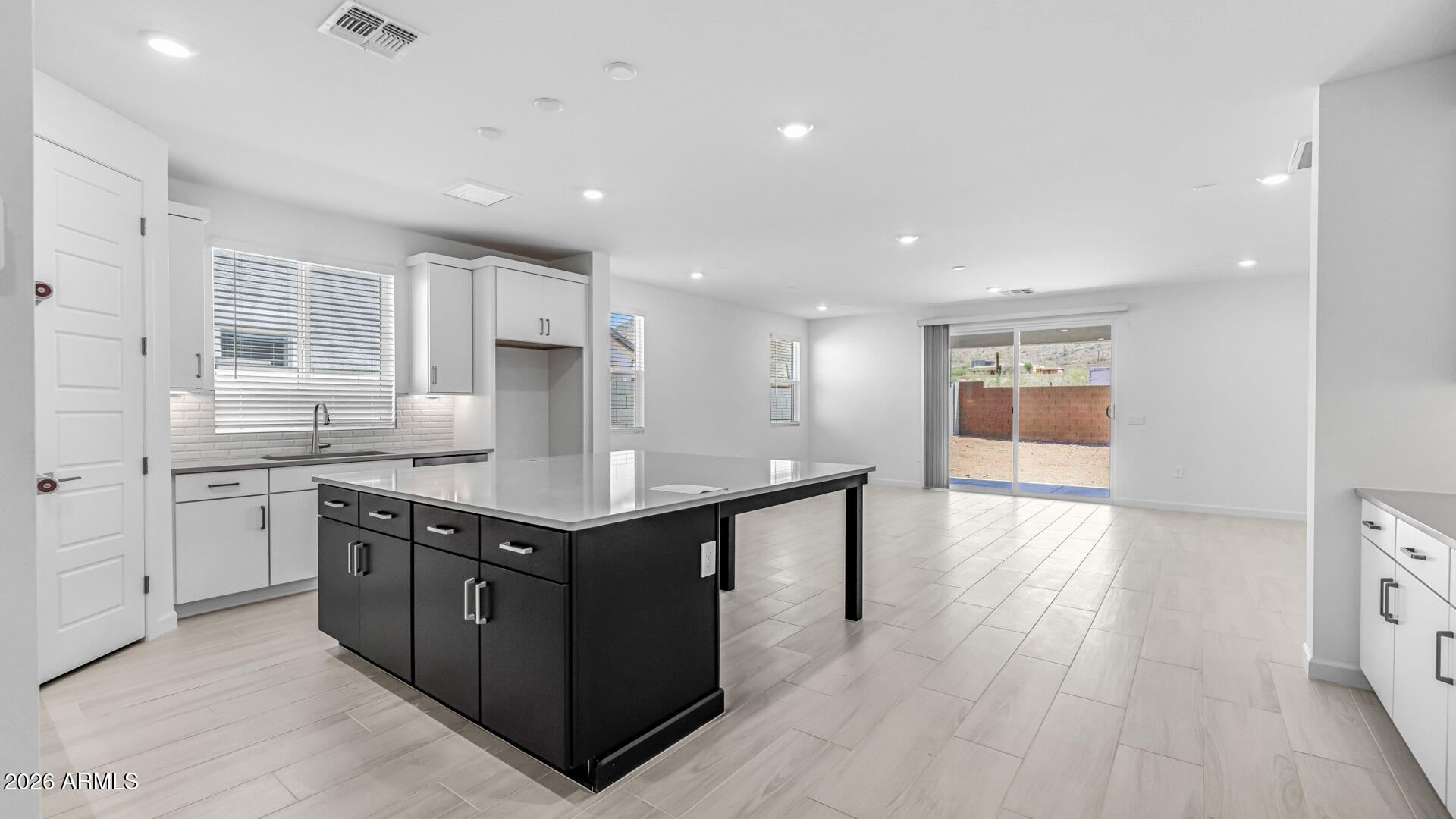 17470 W ILLINI Street