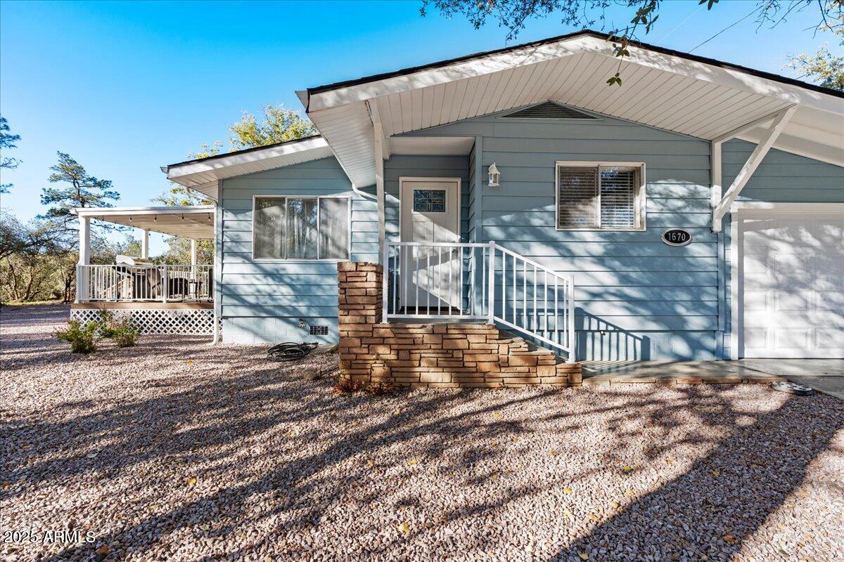 1670 N ARROWHEAD Drive