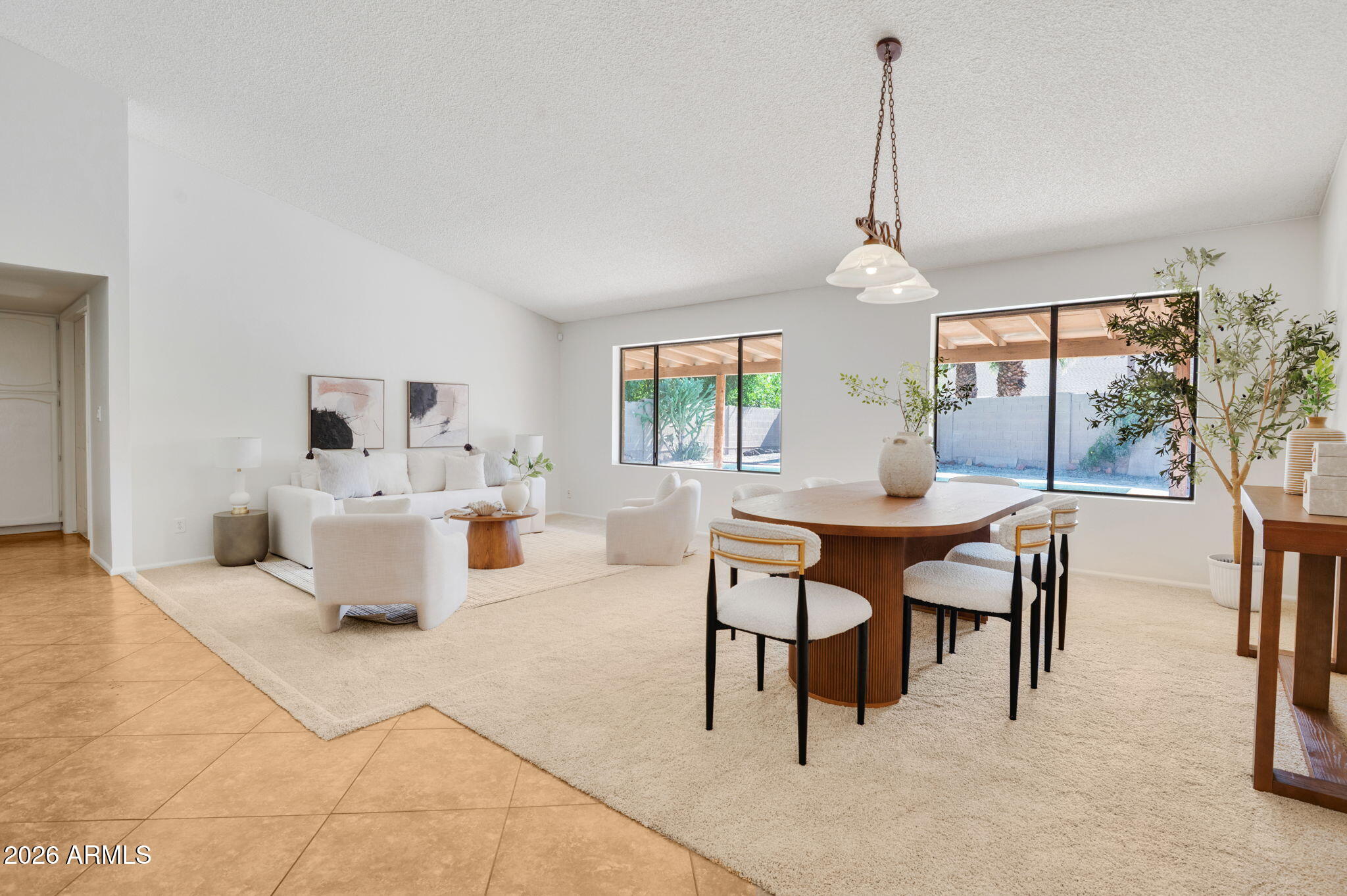 611 W STRAFORD Drive