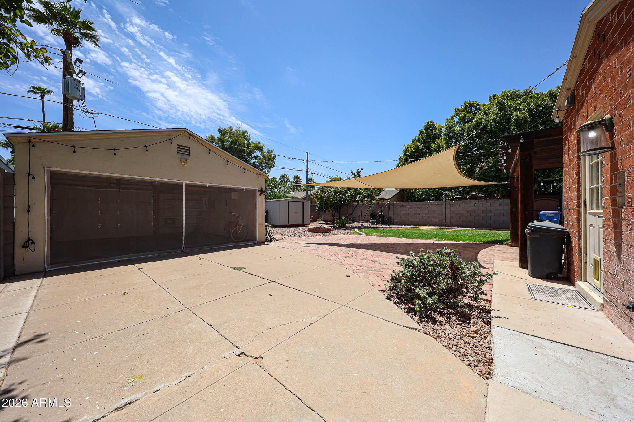 1317 W HOLLY Street