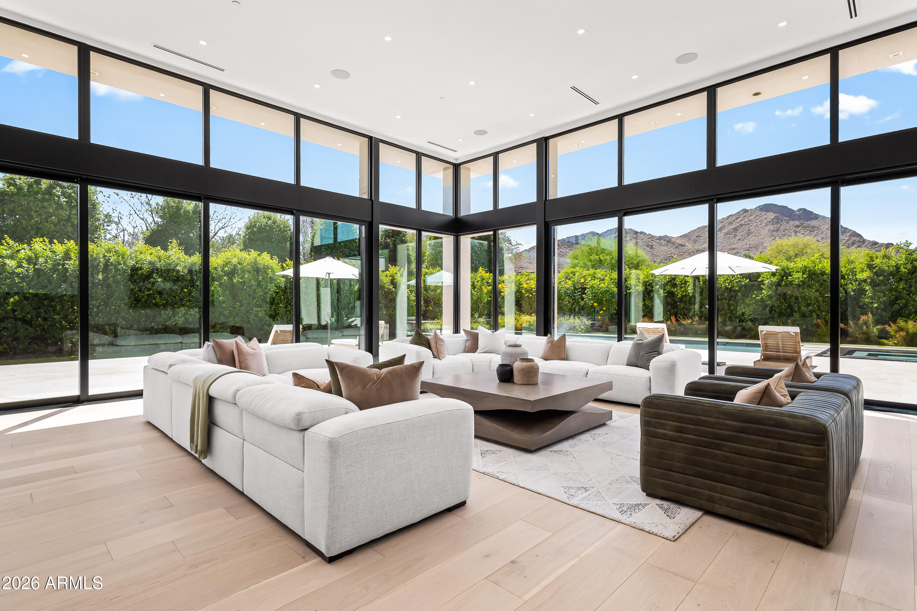 6601 E SAN MIGUEL Avenue