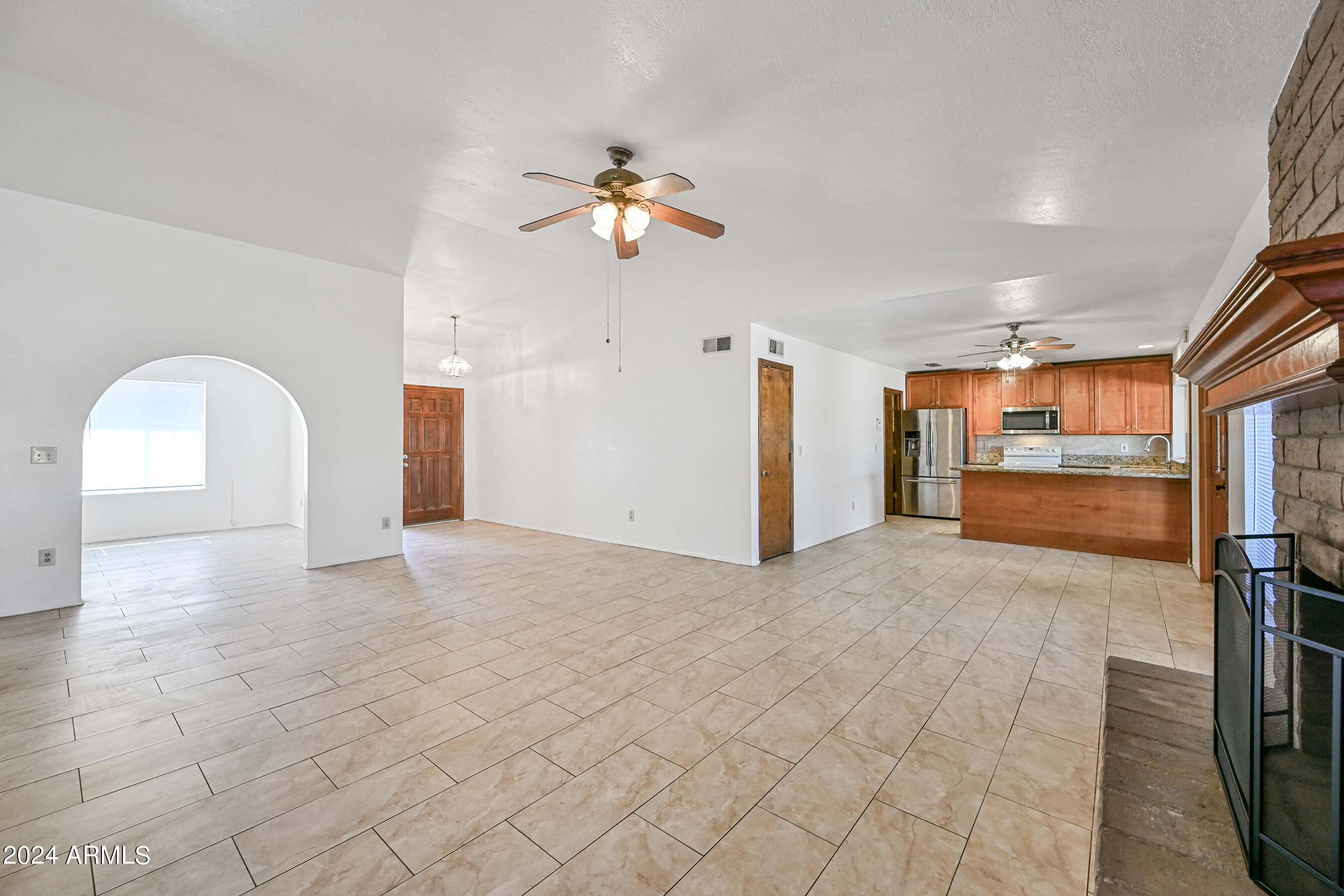 2412 W Temple Street