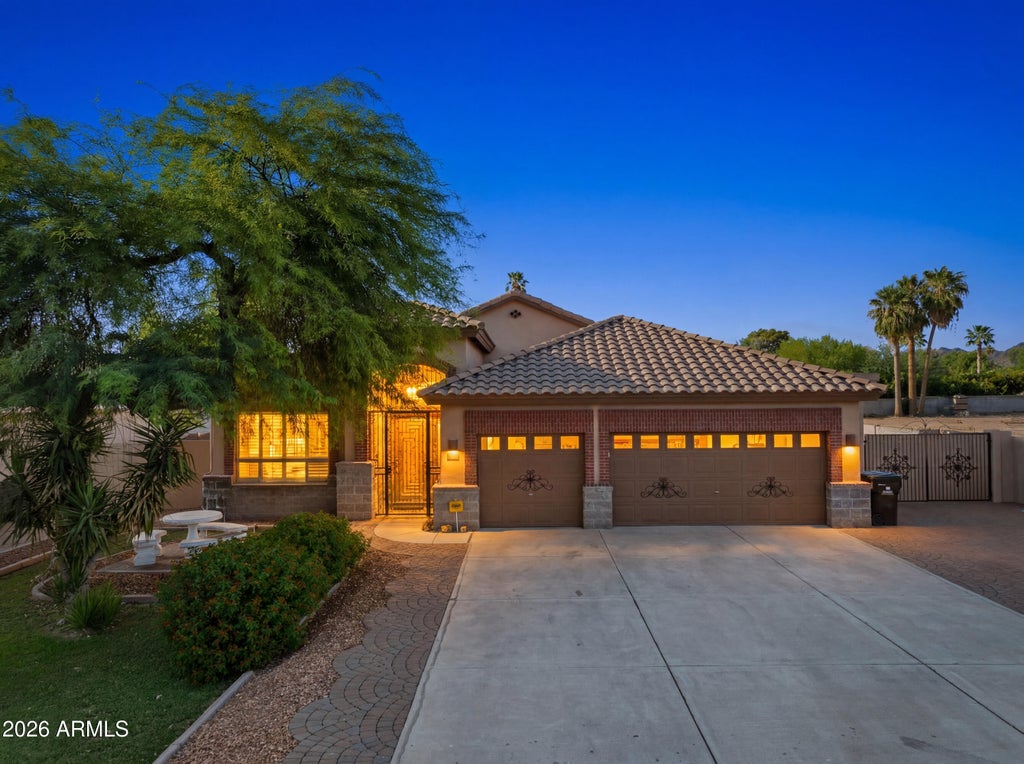 Photo of 718 E Orangewood Avenue, Phoenix, AZ 85020 (MLS # 7051528)
