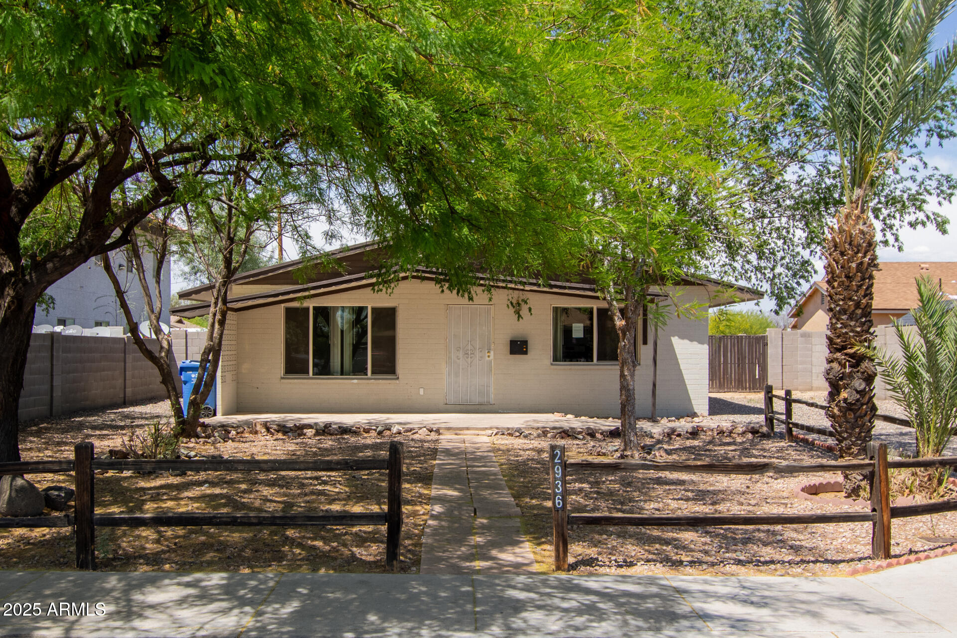 2936 E BECK Lane