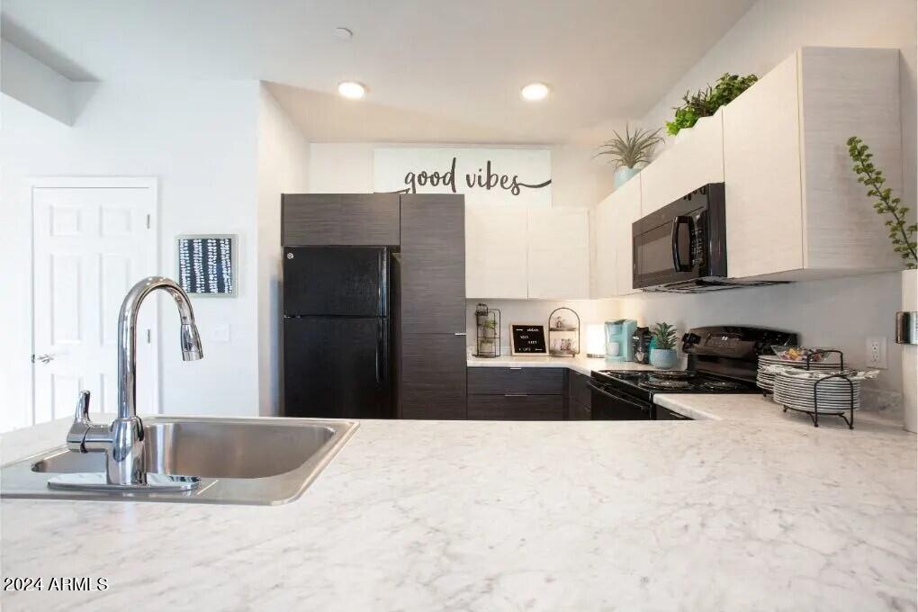 1950 W TIERRA BUENA Lane 3