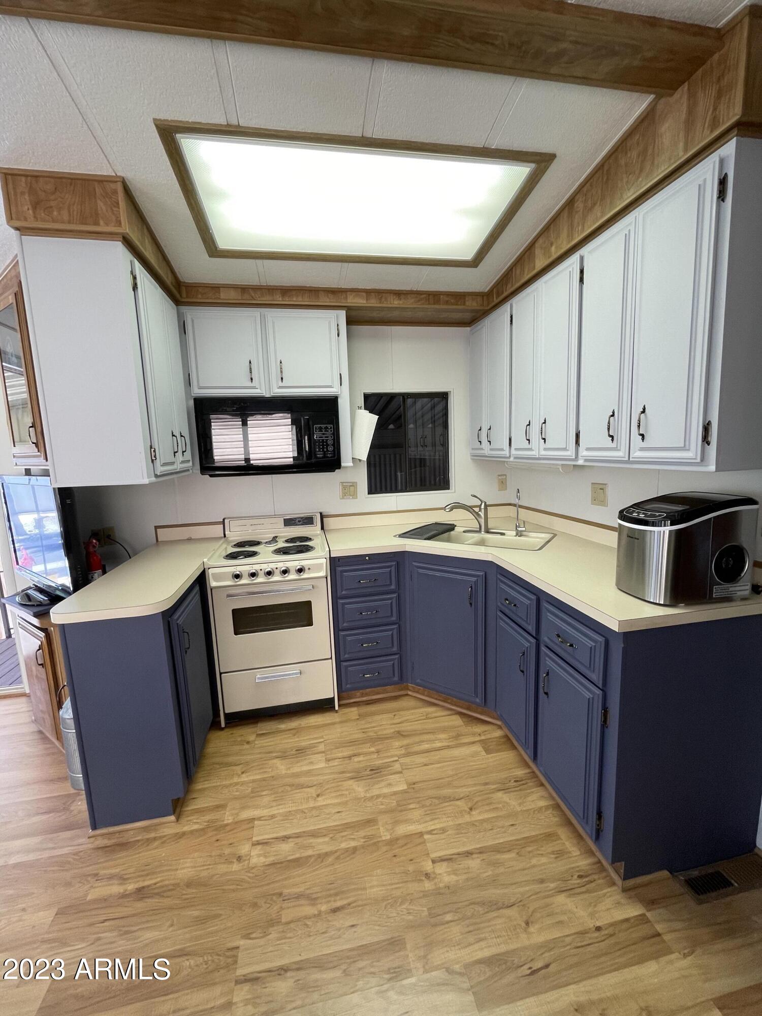 Photo 4 of 11 of 1622 W YAQUI Avenue mobile home