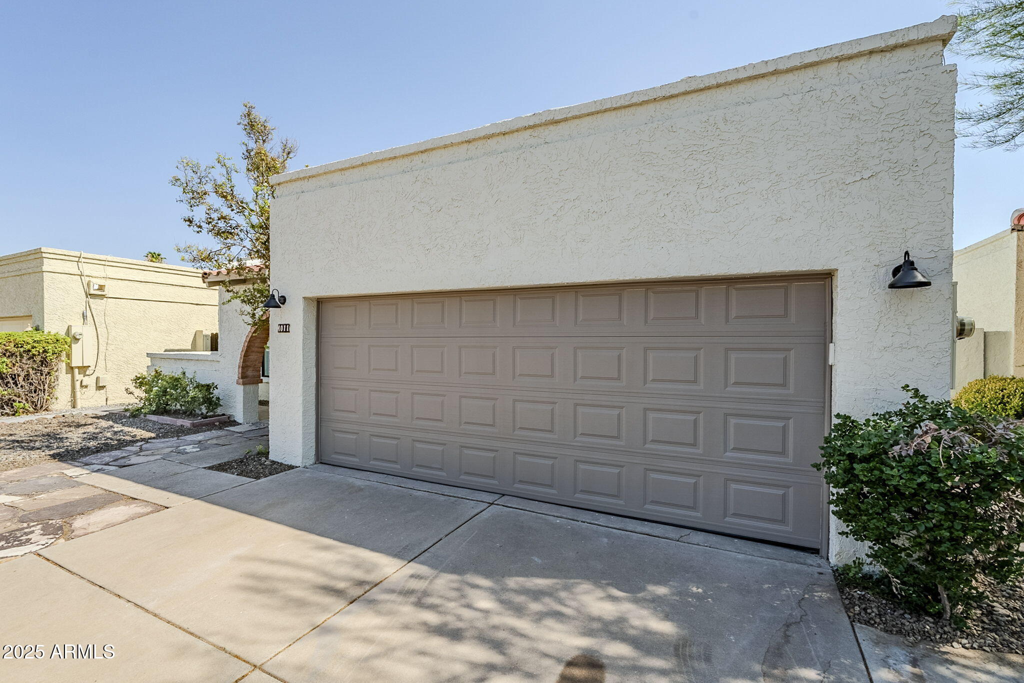4011 E DAHLIA Drive