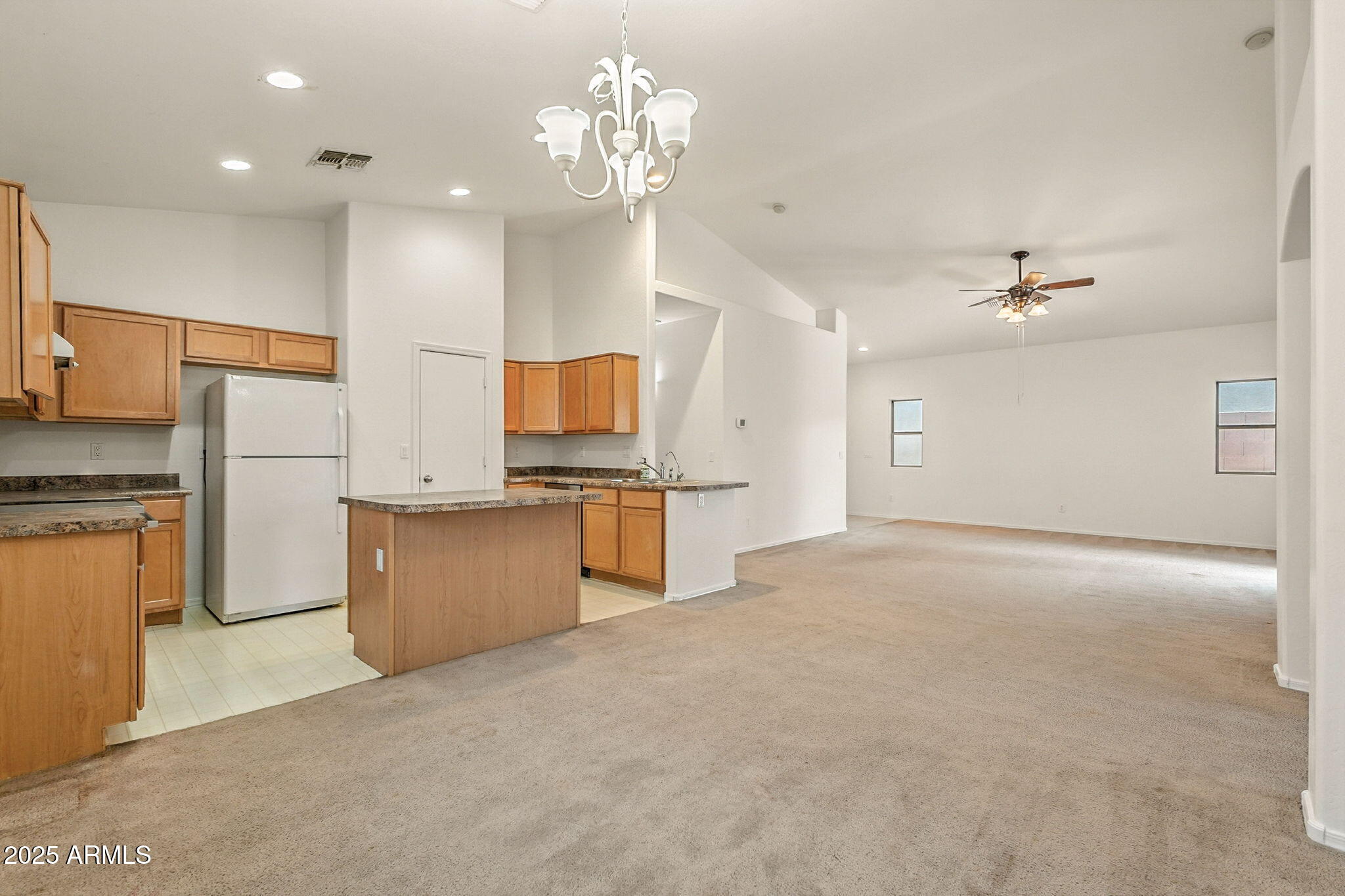 1733 E DESERT BREEZE Place