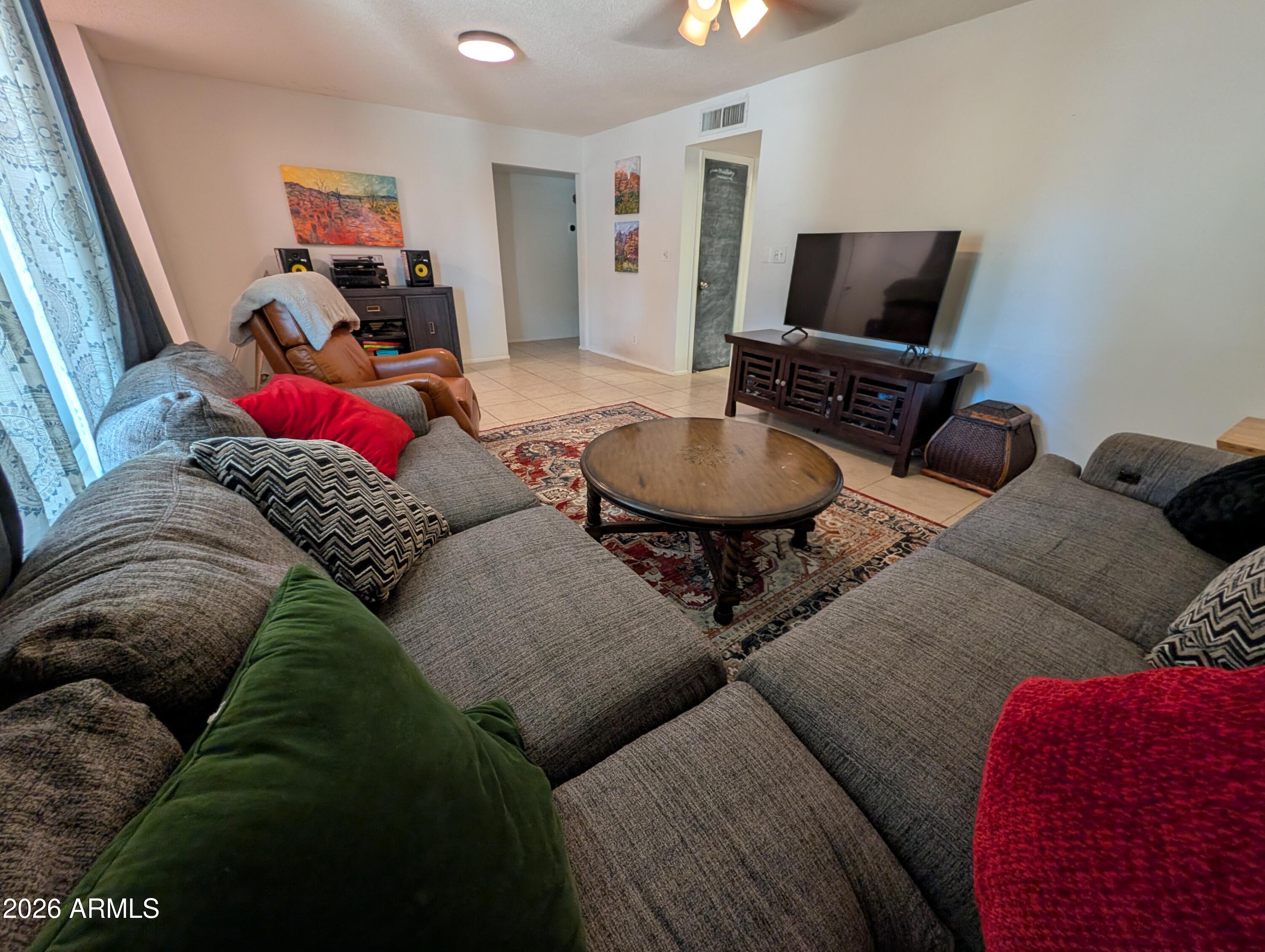 1039 E LARKSPUR Lane