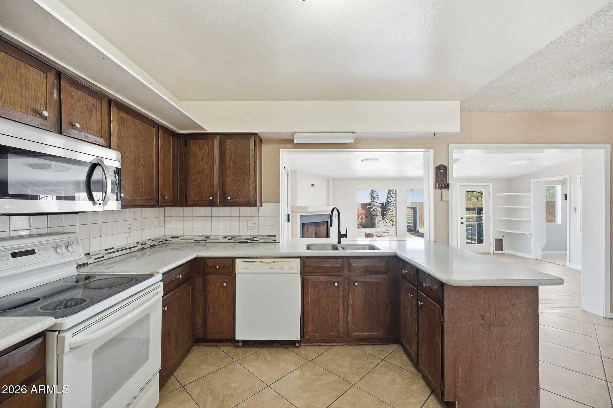 702 E SAGUARO Street