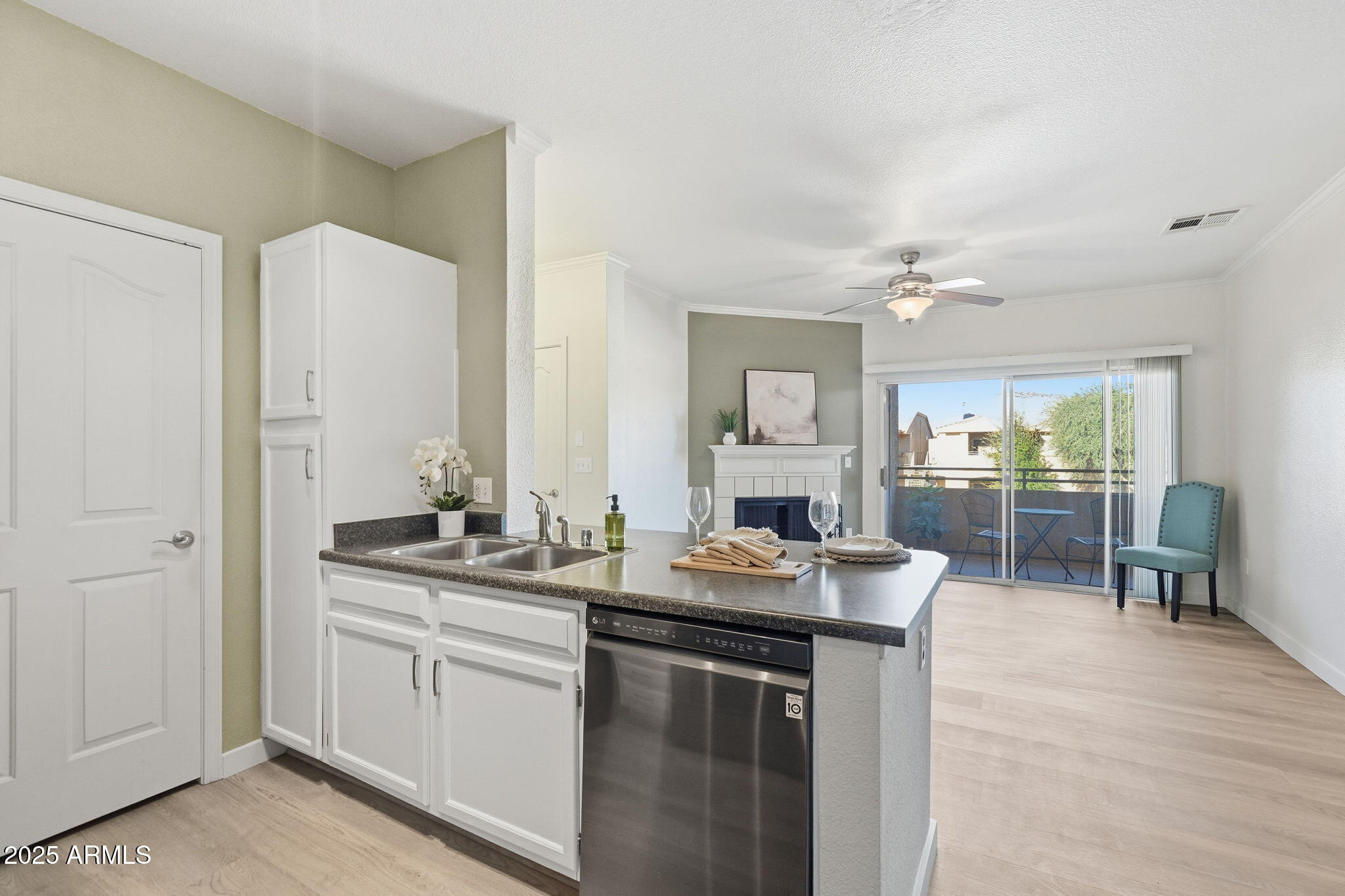 16013 S DESERT FOOTHILLS Parkway 2055