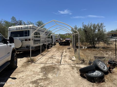 A home in Black Canyon City