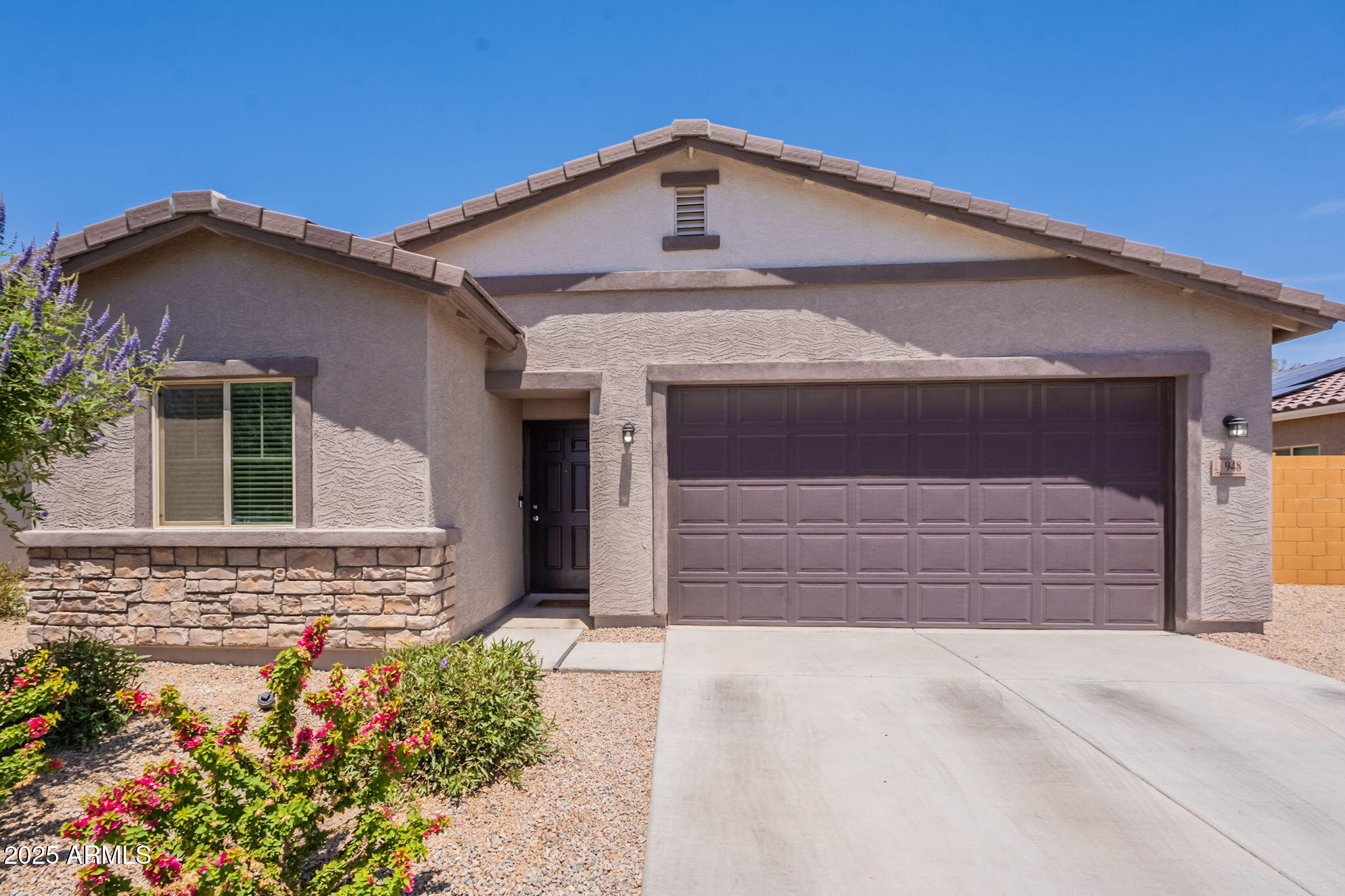 Homes 1 948 E WILEY Way