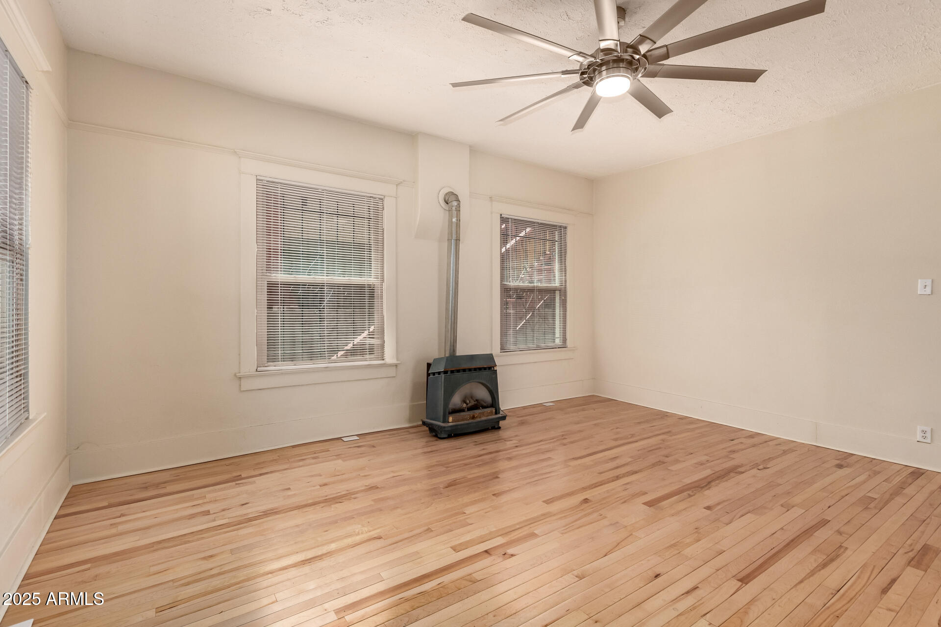 1322 W MONROE Street