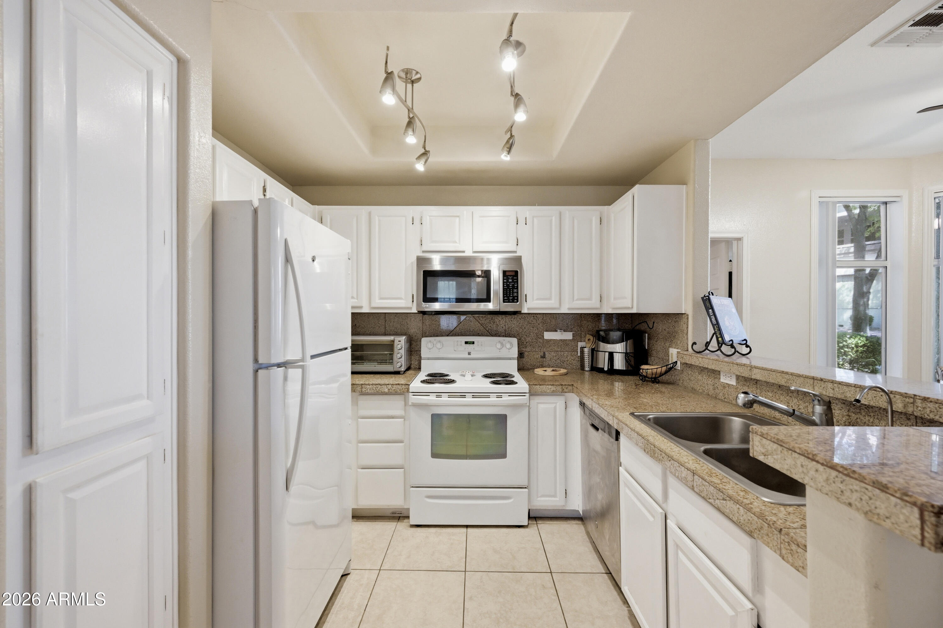 11375 E SAHUARO Drive 1086