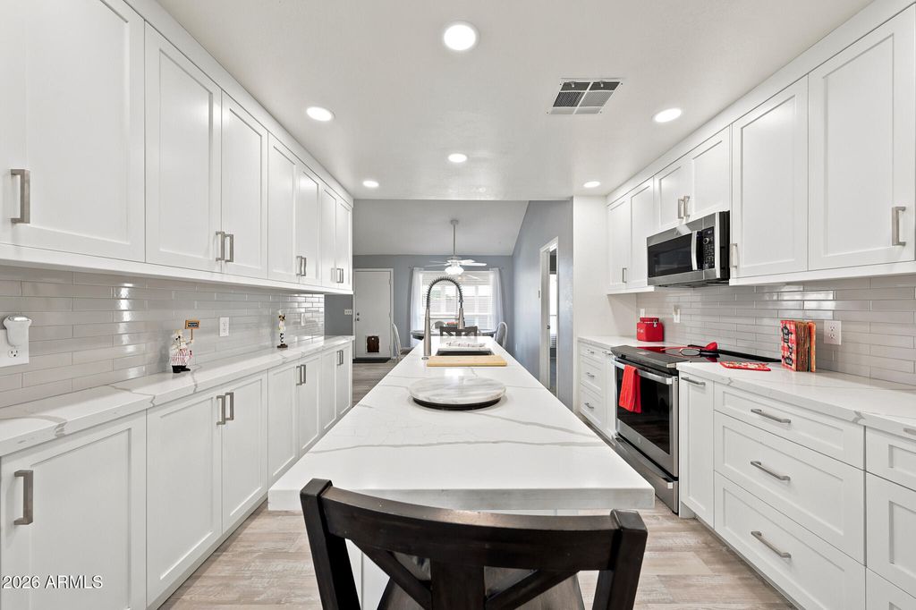 Photo of 7241 W Laurel Lane, Peoria, AZ 85345 (MLS # 7046708)