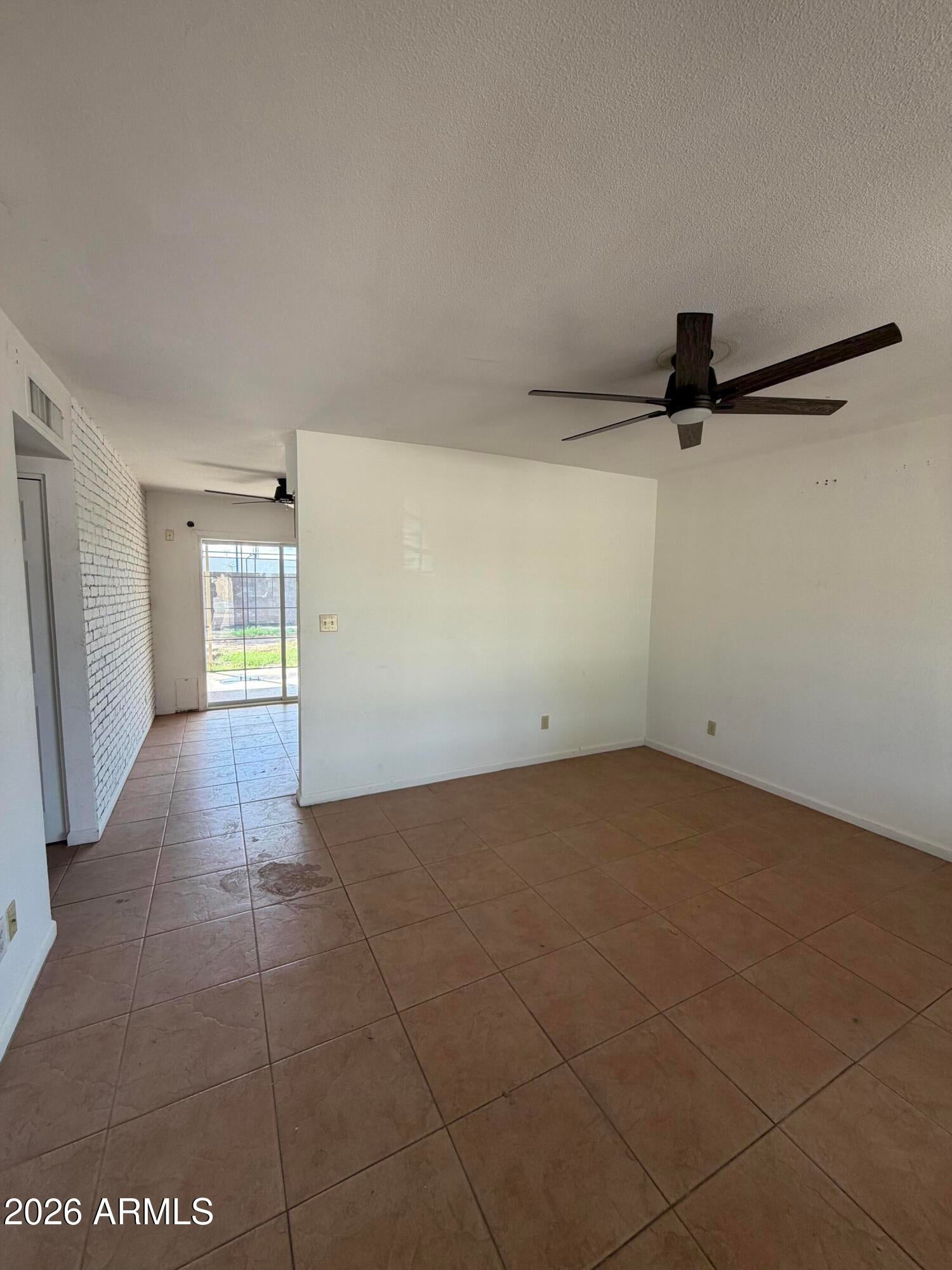2119 W DANBURY Road