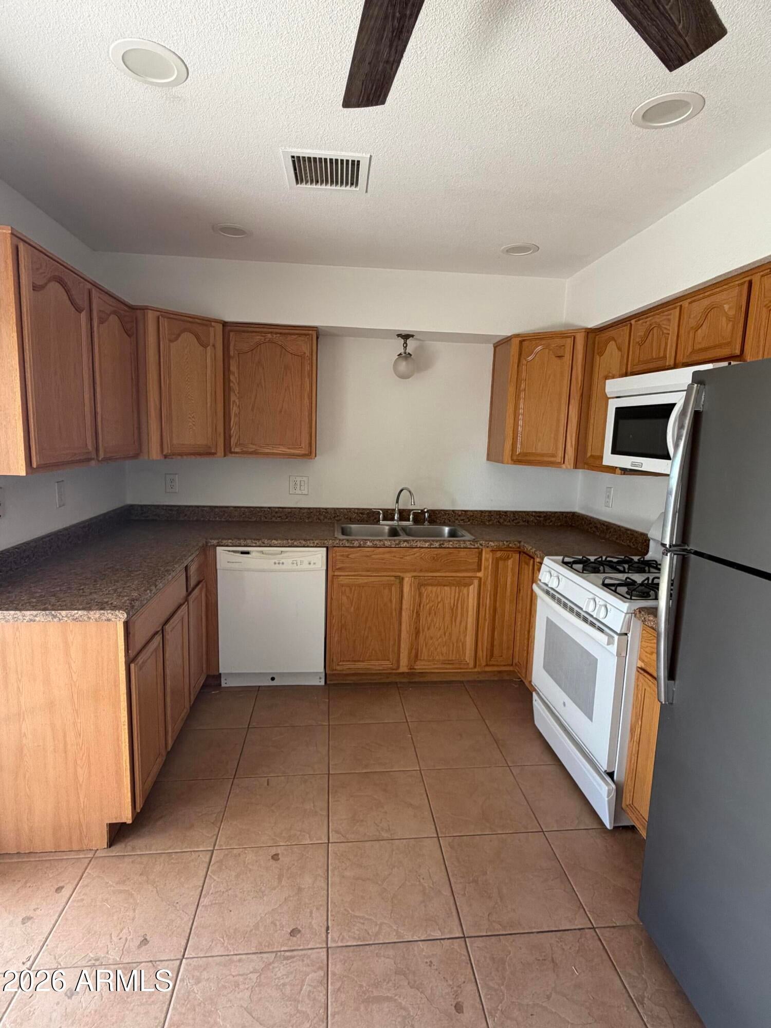 2119 W DANBURY Road