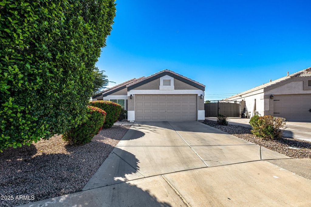 Photo of 1675 E Robin Lane, Gilbert, AZ 85296 (MLS # 6956581)