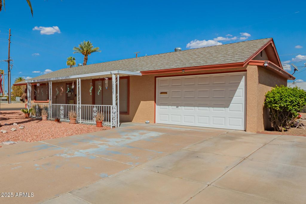Photo of 12037 N Thunderbird Road, Sun City, AZ 85351 (MLS # 6919800)