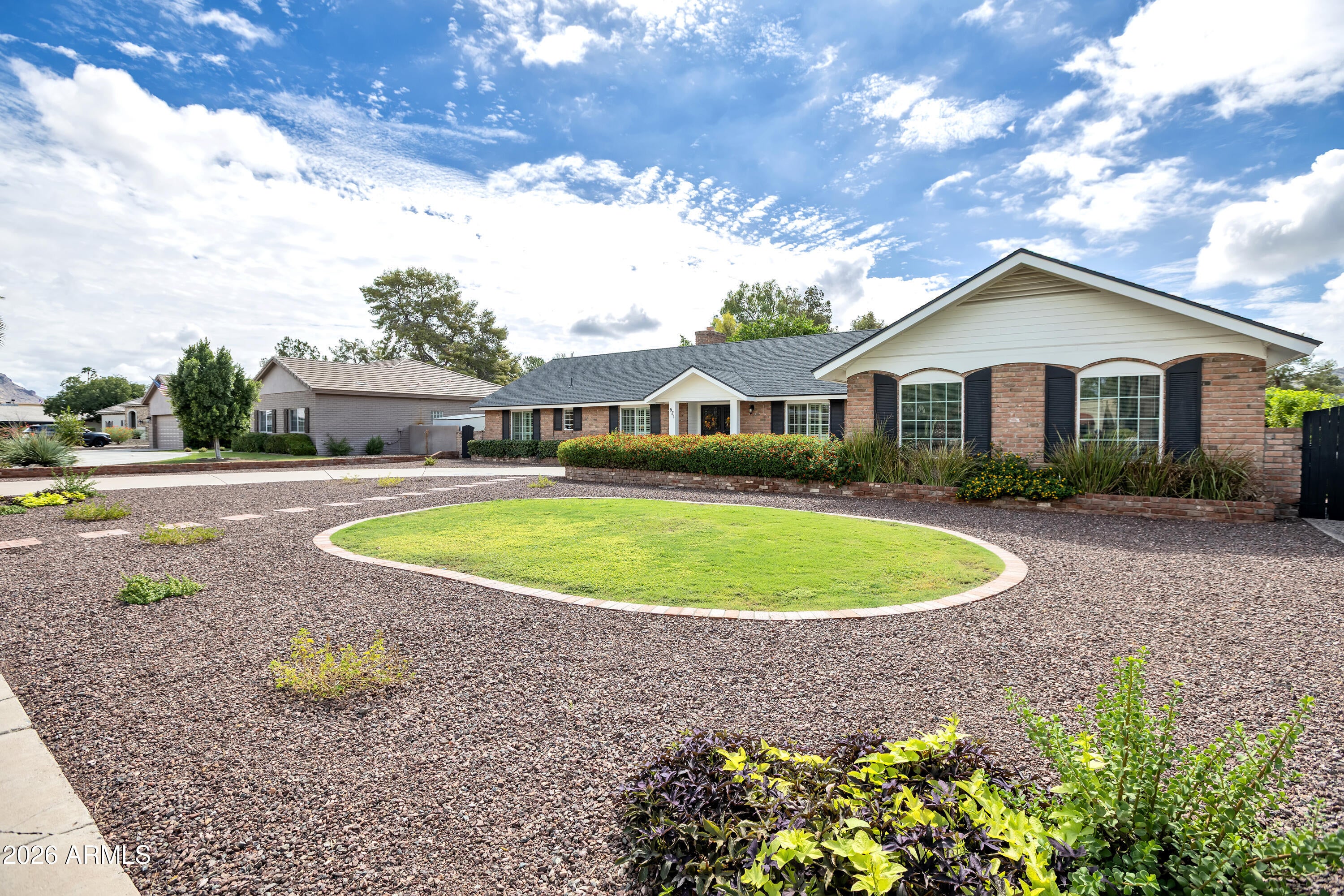 521 W WAKONDA Lane