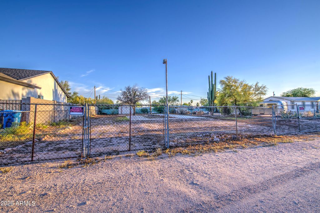 Photo of 951 N Warner Drive #NA, Apache Junction, AZ 85120 (MLS # 6996543)