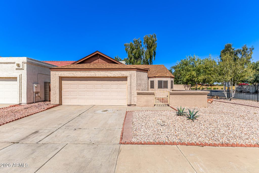 Photo of 6530 W North Lane, Glendale, AZ 85302 (MLS # 6994357)
