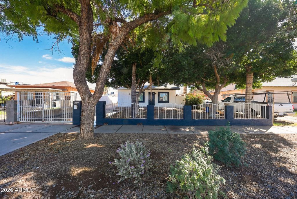 Photo of 6809 N 59th Drive, Glendale, AZ 85301 (MLS # 6986726)