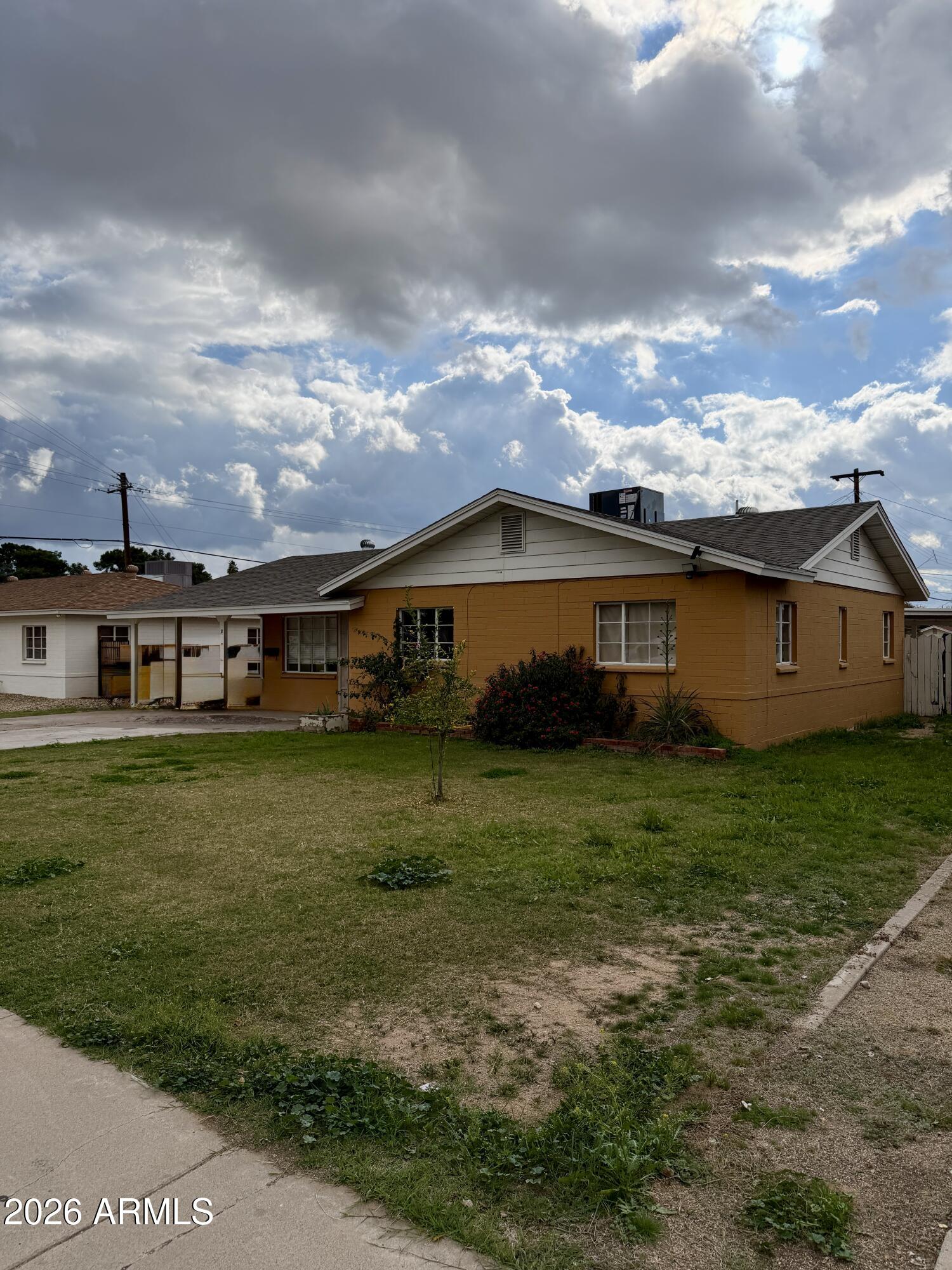 2305 W MARYLAND Avenue