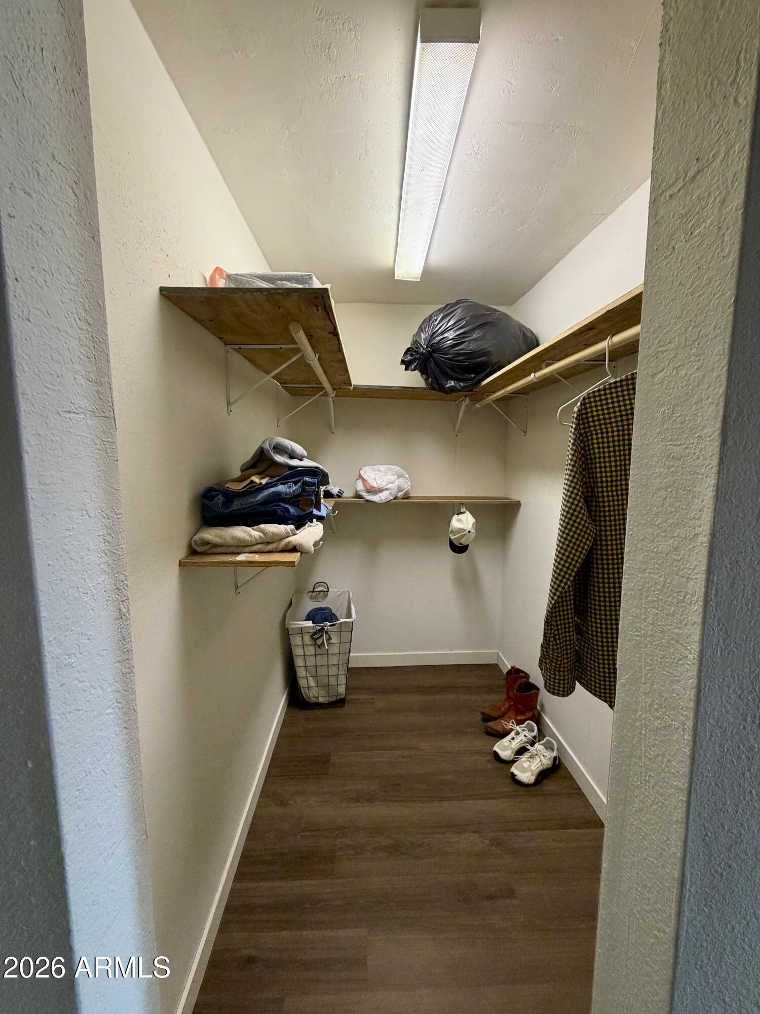 2305 W MARYLAND Avenue