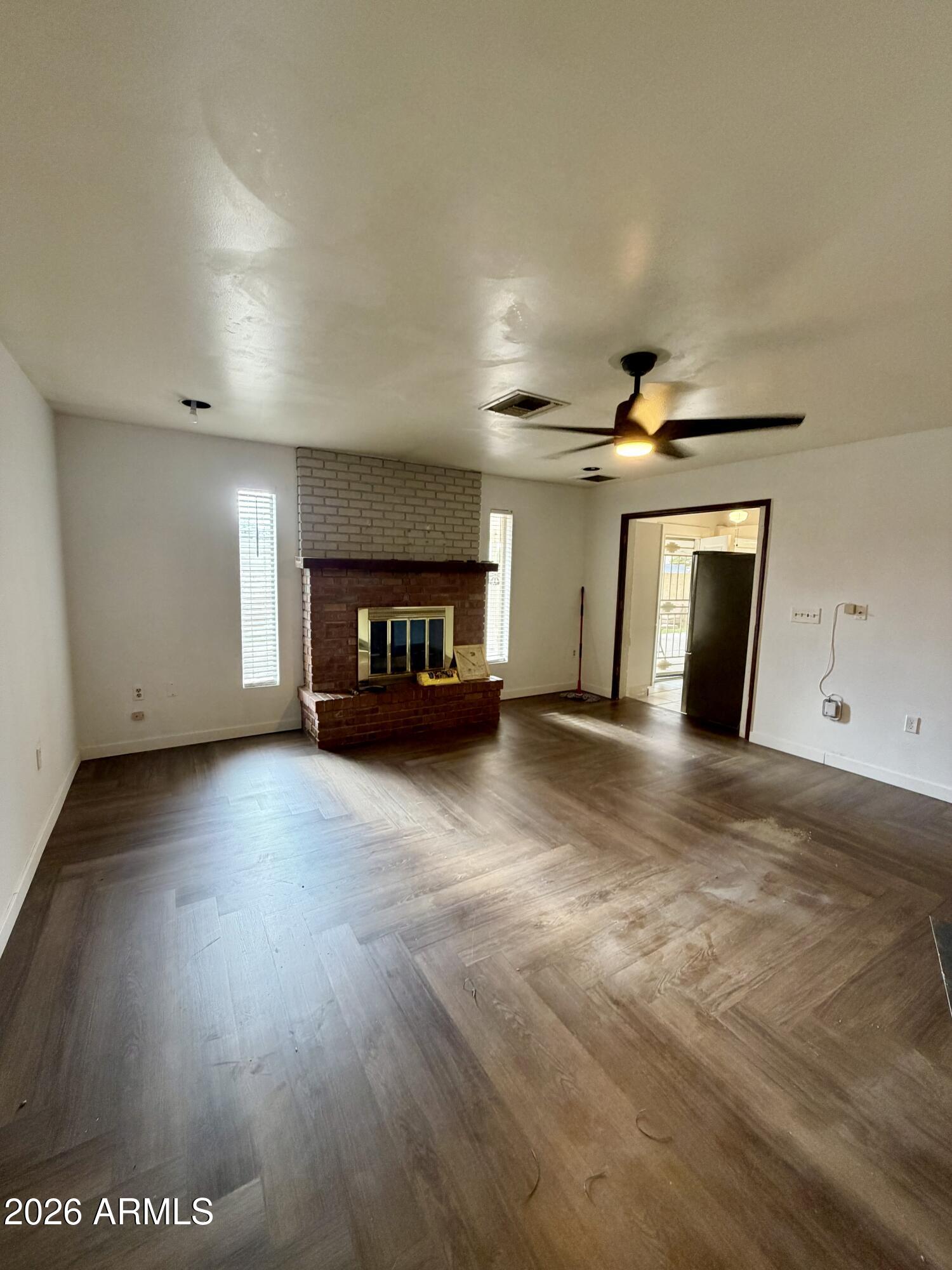 2305 W MARYLAND Avenue