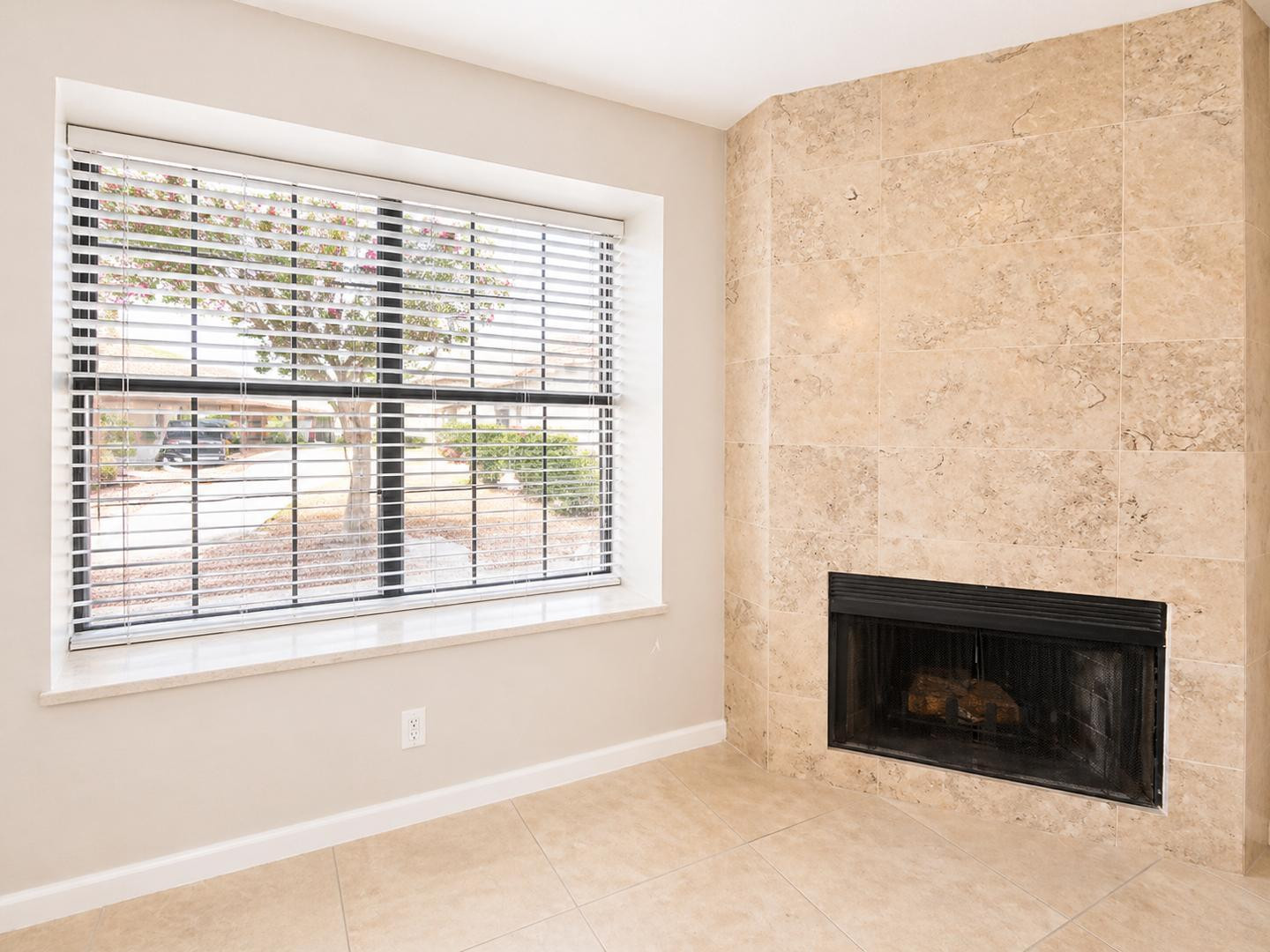 5704 E Aire Libre Avenue Unit 1043